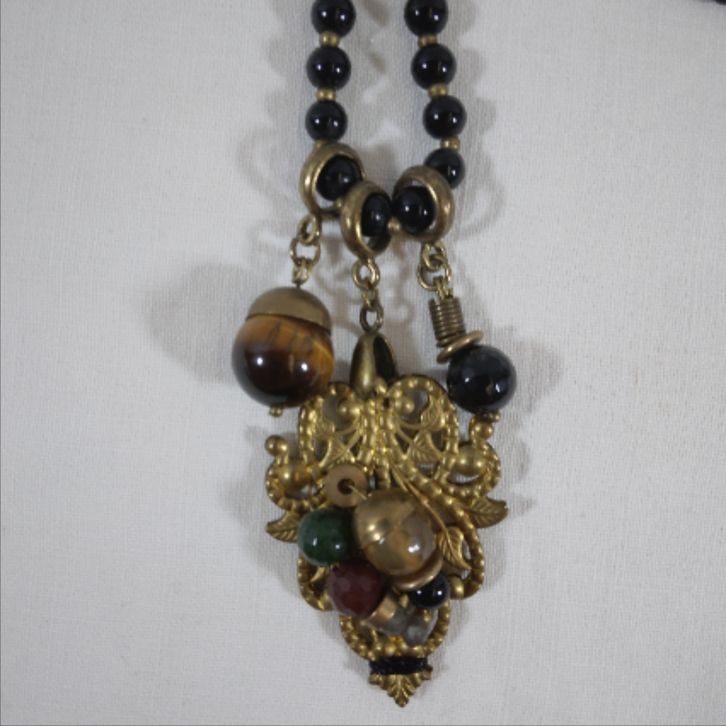 Voir photo 2 de Collier, Moon C Paris - cuivre, perle noire et œil du tigre Collier, Moon C Paris - cuivre, perle noire et œil du tigre Très bon état reconditionné photo 2