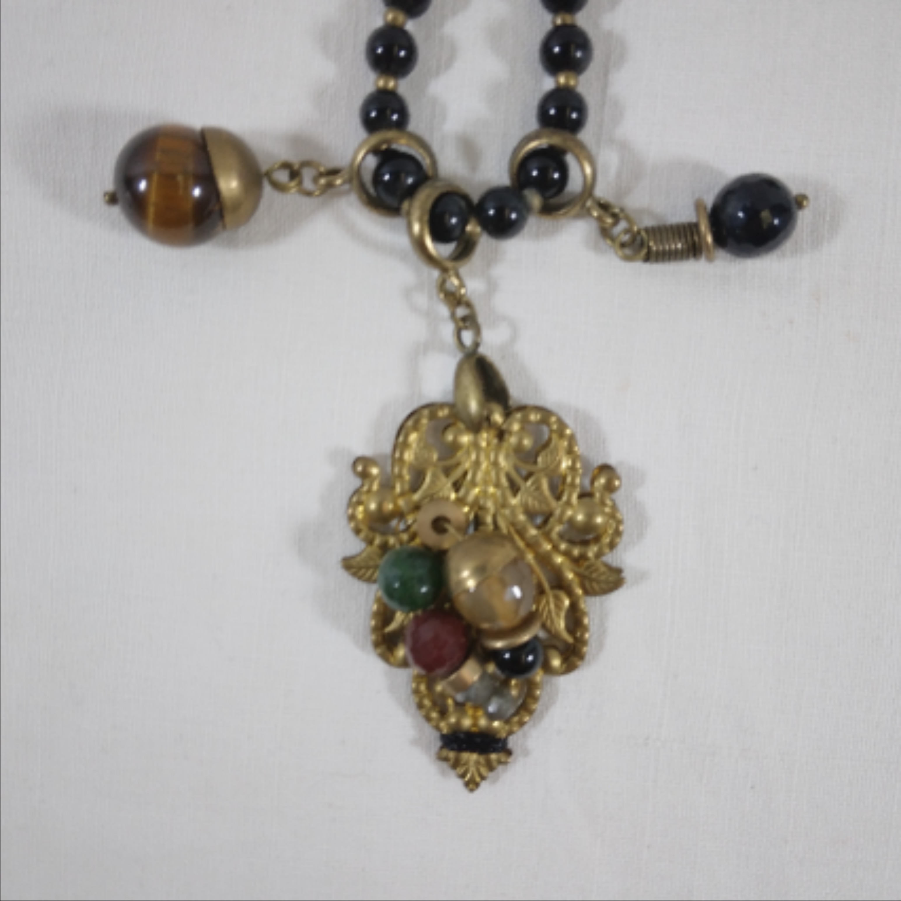 Voir photo 3 de Collier, Moon C Paris - cuivre, perle noire et œil du tigre Collier, Moon C Paris - cuivre, perle noire et œil du tigre Très bon état reconditionné photo 3