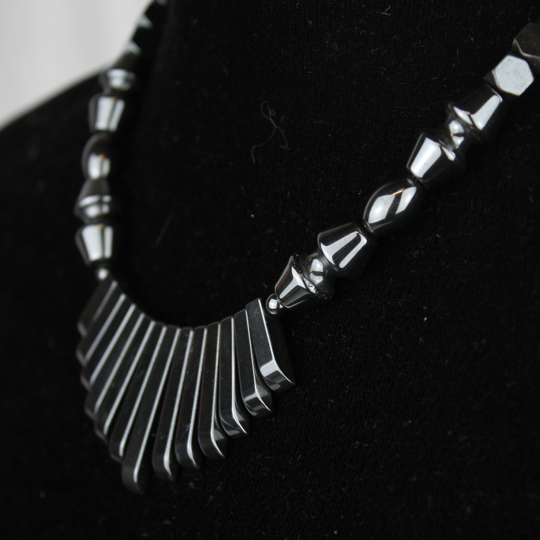 Voir photo 2 de Collier - Perles d'Hématite Collier - Perles d'Hématite Très bon état reconditionné photo 2