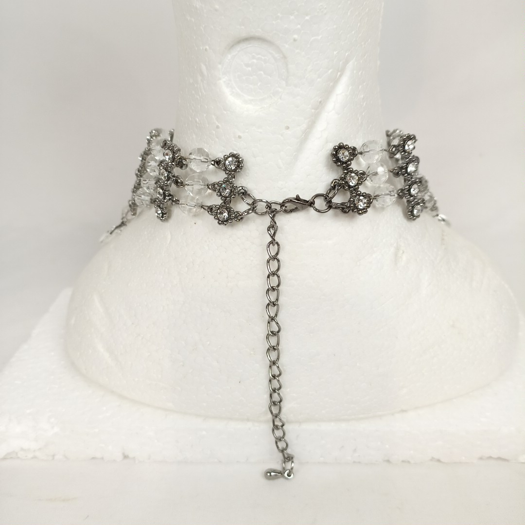 Voir photo 7 de Collier ras de cou à franges en strass et perles - années 20 Collier ras de cou à franges en strass et perles - années 20 État correct reconditionné photo 7