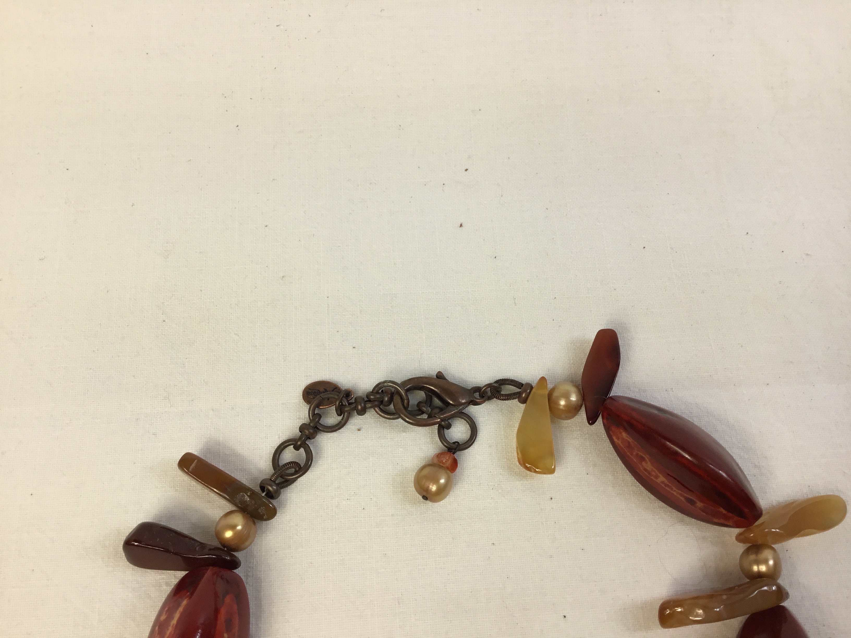 Voir photo 2 de Collier raz du cou fantaisie Collier raz du cou fantaisie Très bon état reconditionné photo 2