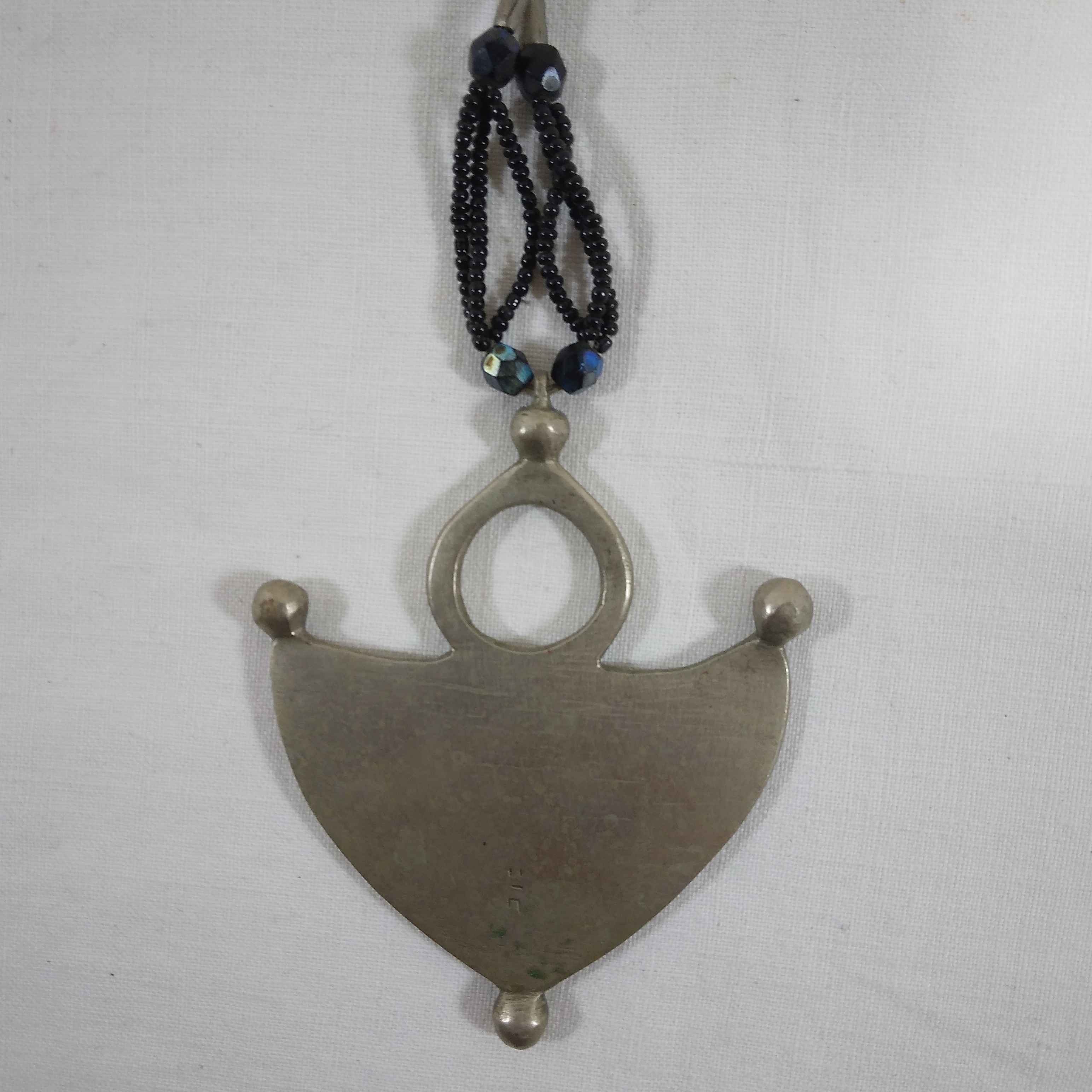 Voir photo 3 de Collier touareg avec pendentif en argent Collier touareg avec pendentif en argent Très bon état reconditionné photo 3
