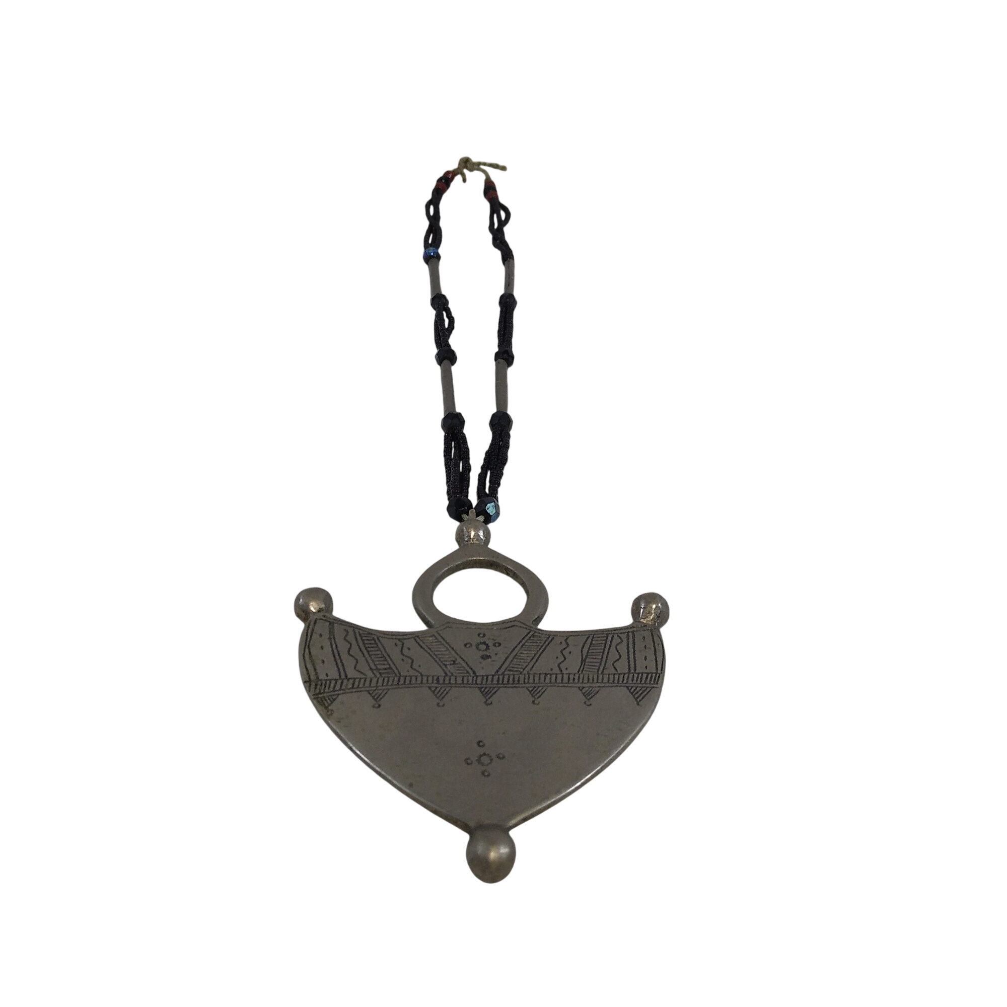 Collier touareg avec pendentif en argent Très bon état - 45,00 € Collier touareg avec pendentif en argent Très bon état reconditionné disponible sur Label Emmaüs