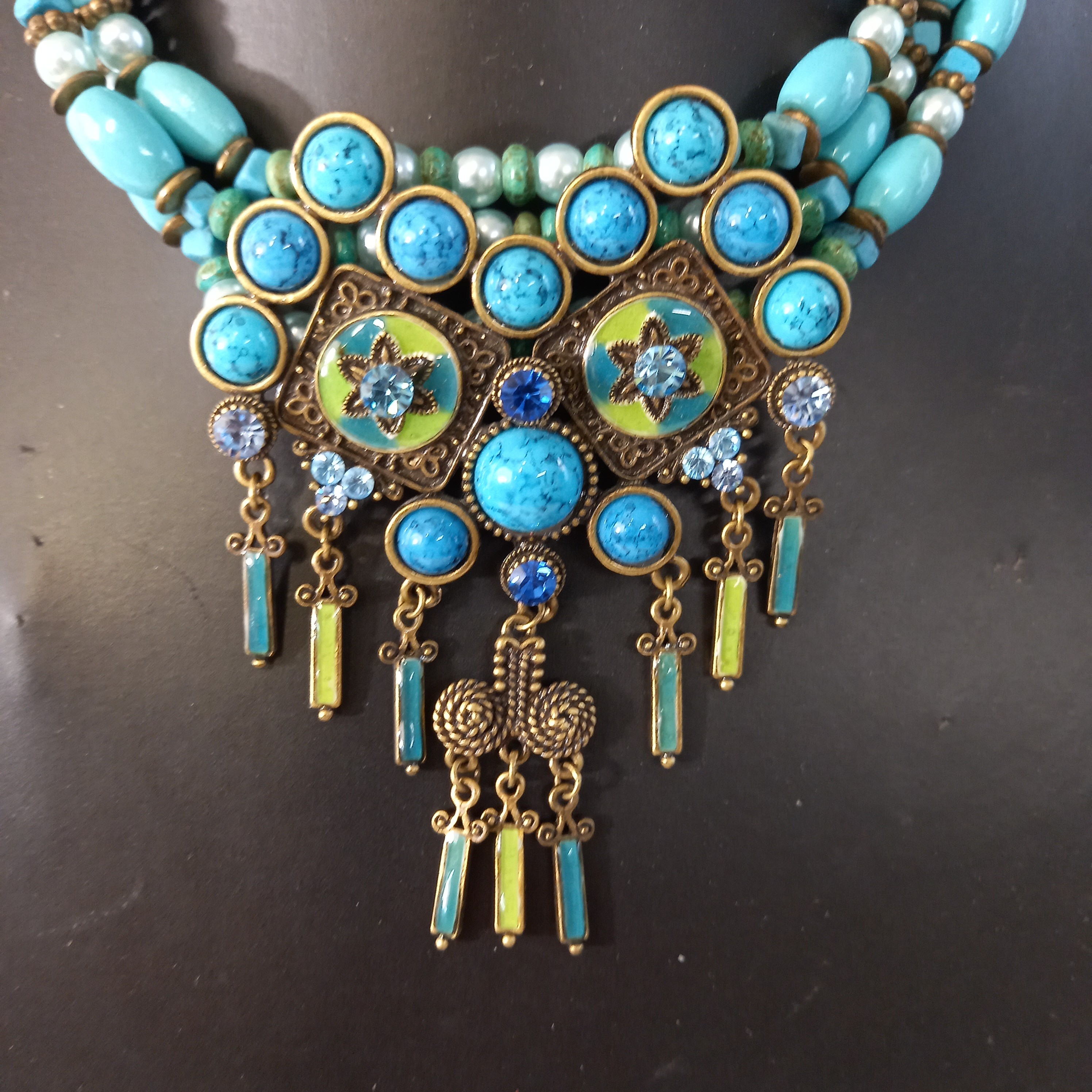 Voir photo 2 de Collier tour de cou fantaisie, inspiration bohème ethnique, en imitation turquoise et perles Collier tour de cou fantaisie, inspiration bohème ethnique, en imitation turquoise et perles Très bon état reconditionné photo 2