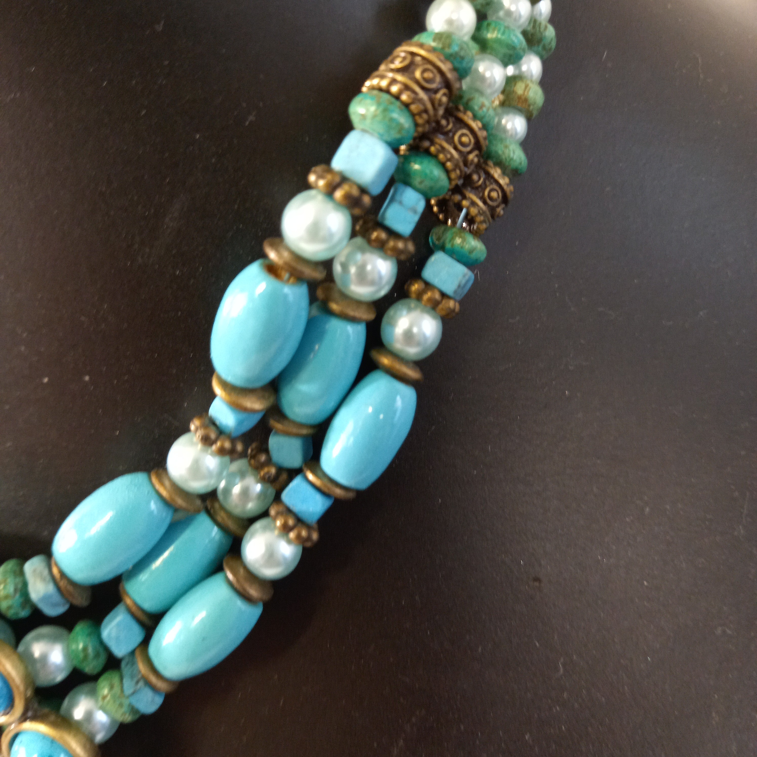 Voir photo 4 de Collier tour de cou fantaisie, inspiration bohème ethnique, en imitation turquoise et perles Collier tour de cou fantaisie, inspiration bohème ethnique, en imitation turquoise et perles Très bon état reconditionné photo 4