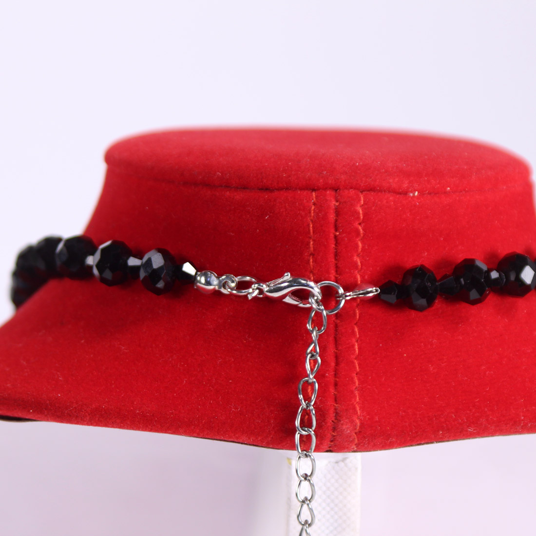Voir photo 3 de Collier verre noir à facettes Collier verre noir à facettes Bon état reconditionné photo 3