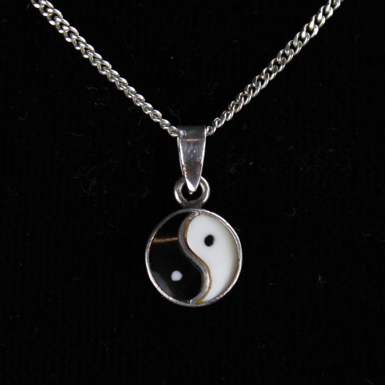 Voir photo 2 de Collier "Yin-Yang" ☯ - Argent 925 Collier "Yin-Yang" ☯ - Argent 925 Très bon état reconditionné photo 2
