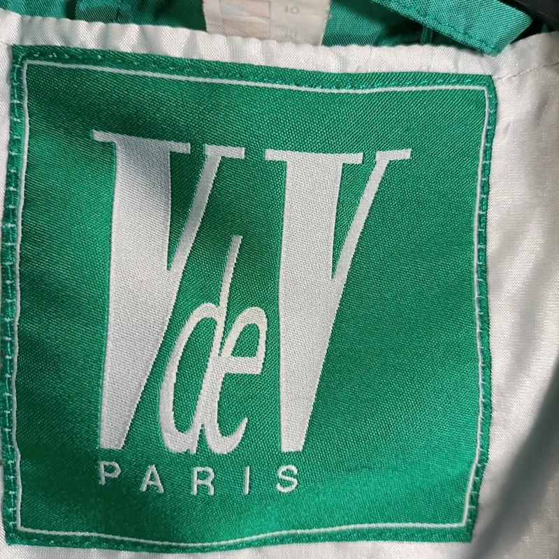 Voir photo 8 de Combinaison de ski vintage verte matelassée ceinturée made in France – VdeV Paris Combinaison de ski vintage verte matelassée ceinturée made in France – VdeV Paris Très bon état reconditionné photo 8
