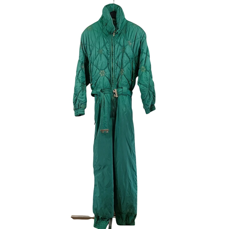 Acheter Combinaison de ski vintage verte matelassée ceinturée made in France – VdeV Paris Très bon état - 22,50 € Combinaison de ski vintage verte matelassée ceinturée made in France – VdeV Paris Très bon état reconditionné disponible sur Label Emmaüs