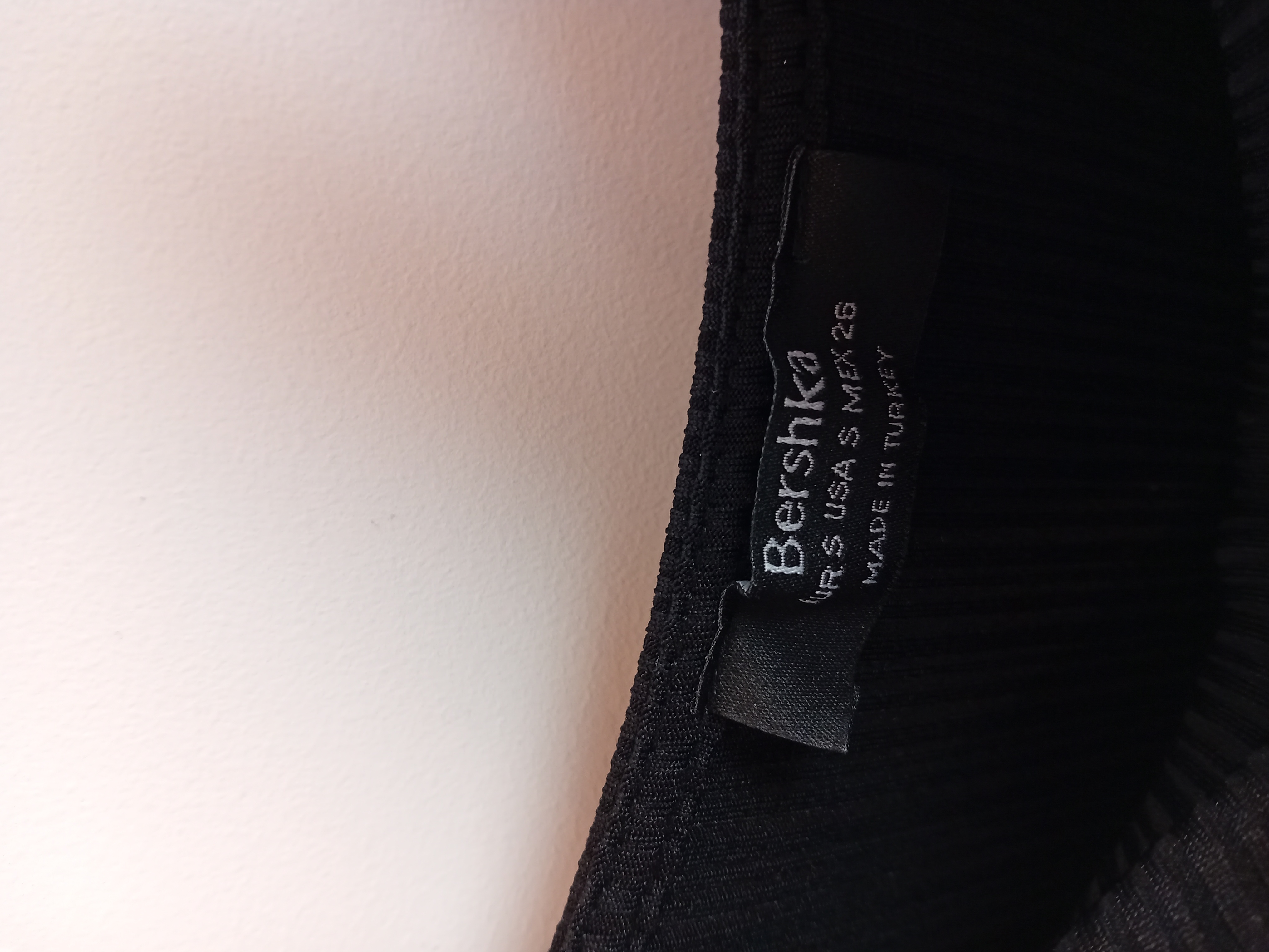 Voir photo 4 de Combinaison Pantalon Noire Pailletée Bershka S À Fines Bretelles (T4425) Combinaison Pantalon Noire Pailletée Bershka S À Fines Bretelles (T4425) Très bon état reconditionné photo 4