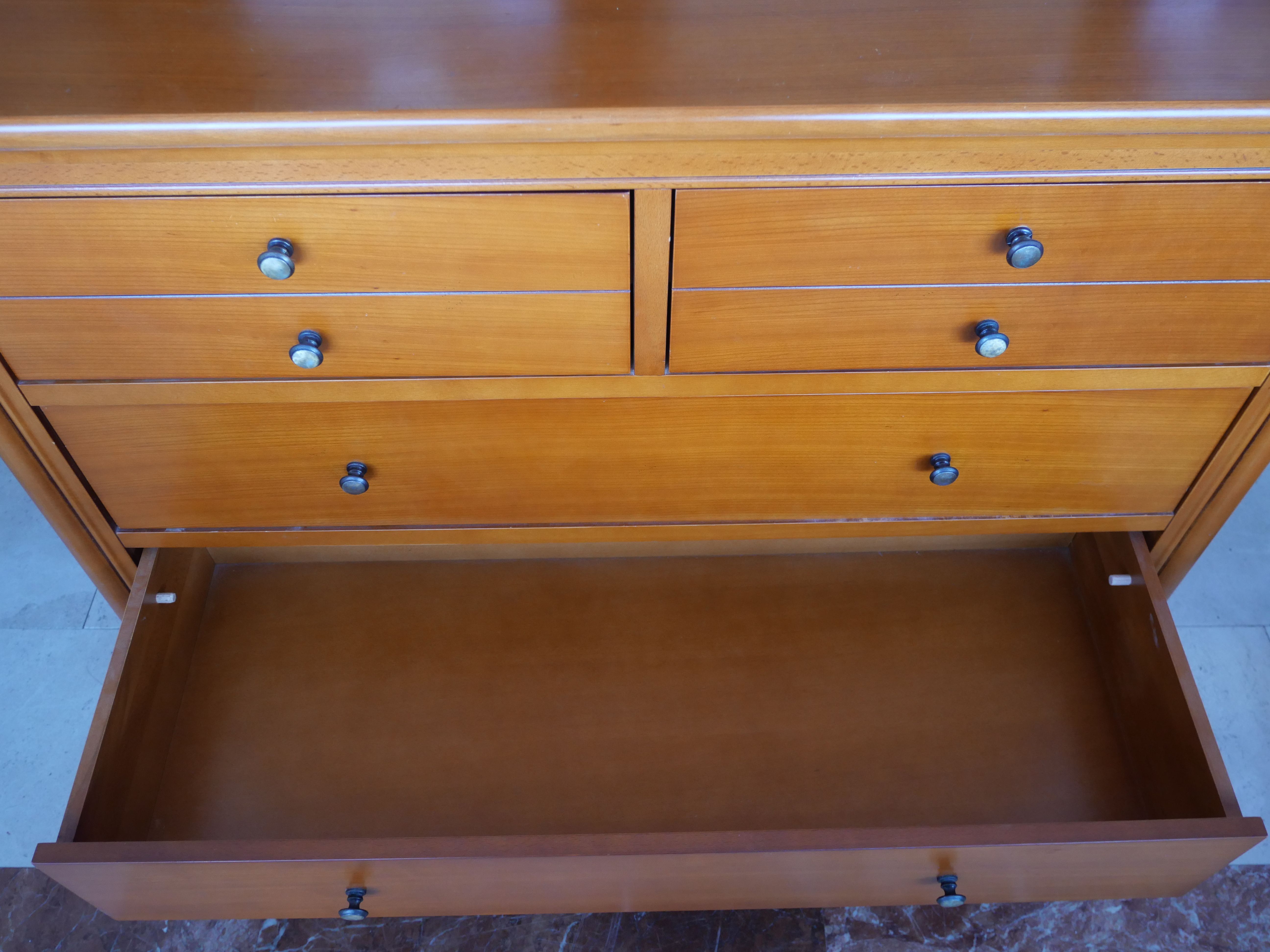 Voir photo 5 de Commode de style Louis-Philippe en bois massif Commode de style Louis-Philippe en bois massif Bon état reconditionné photo 5