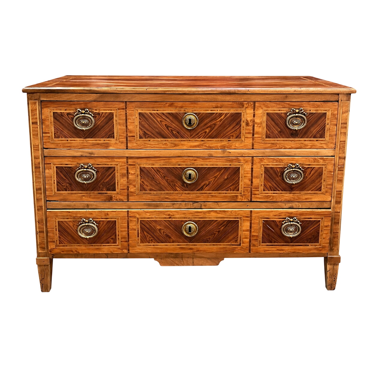 Acheter Commode en marqueterie et noyer blond Très bon état - 700,00 € Commode en marqueterie et noyer blond Très bon état reconditionné disponible sur Label Emmaüs