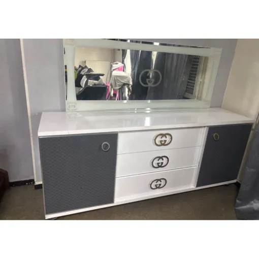 Commodes Avec Miroir Et Les Intégrés Bon état reconditionné disponible sur Rakuten