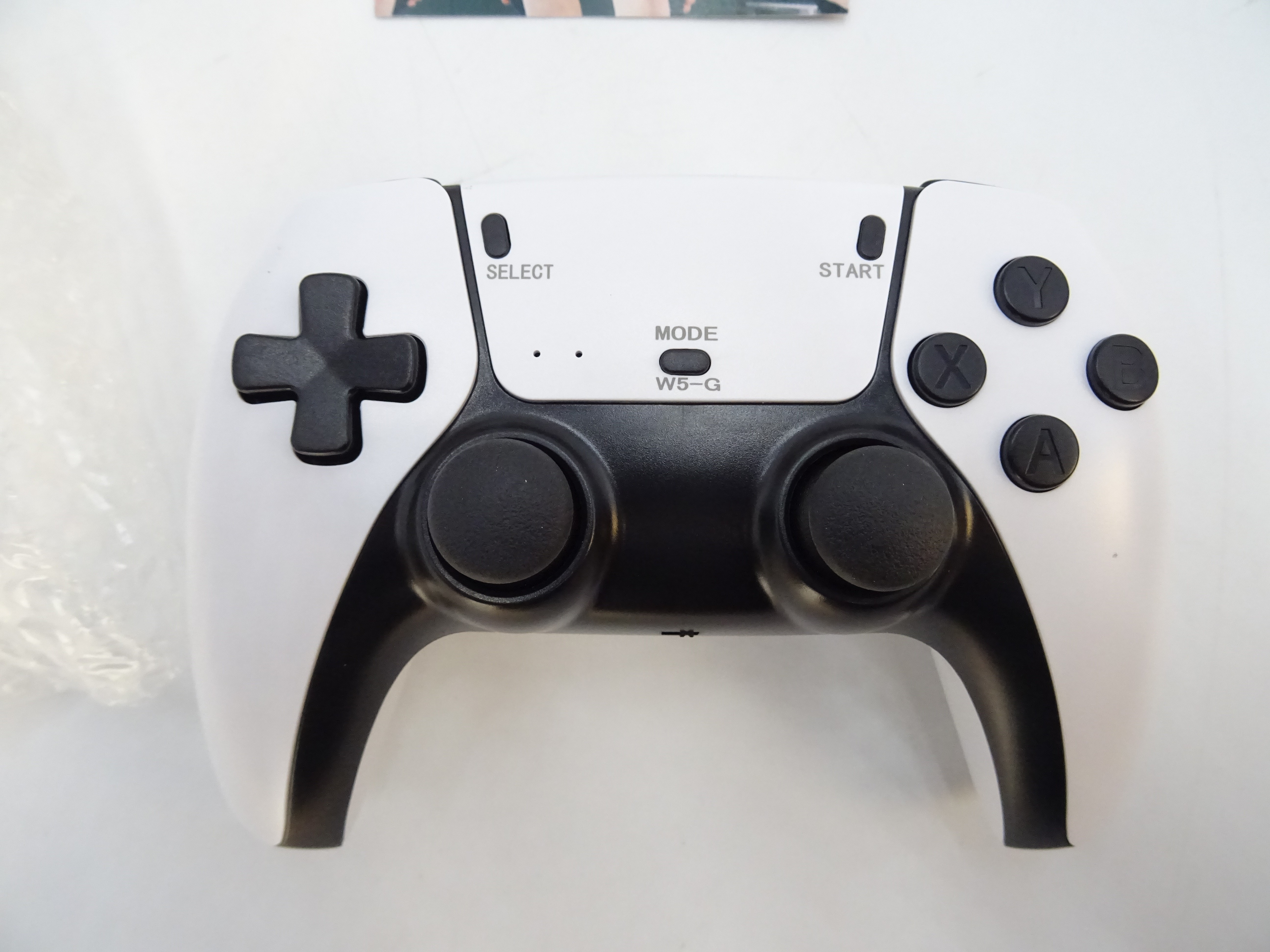 Voir photo 3 de Console de jeux vidéo retro game stick avec 2 manettes Console de jeux vidéo retro game stick avec 2 manettes Parfait état reconditionné photo 3