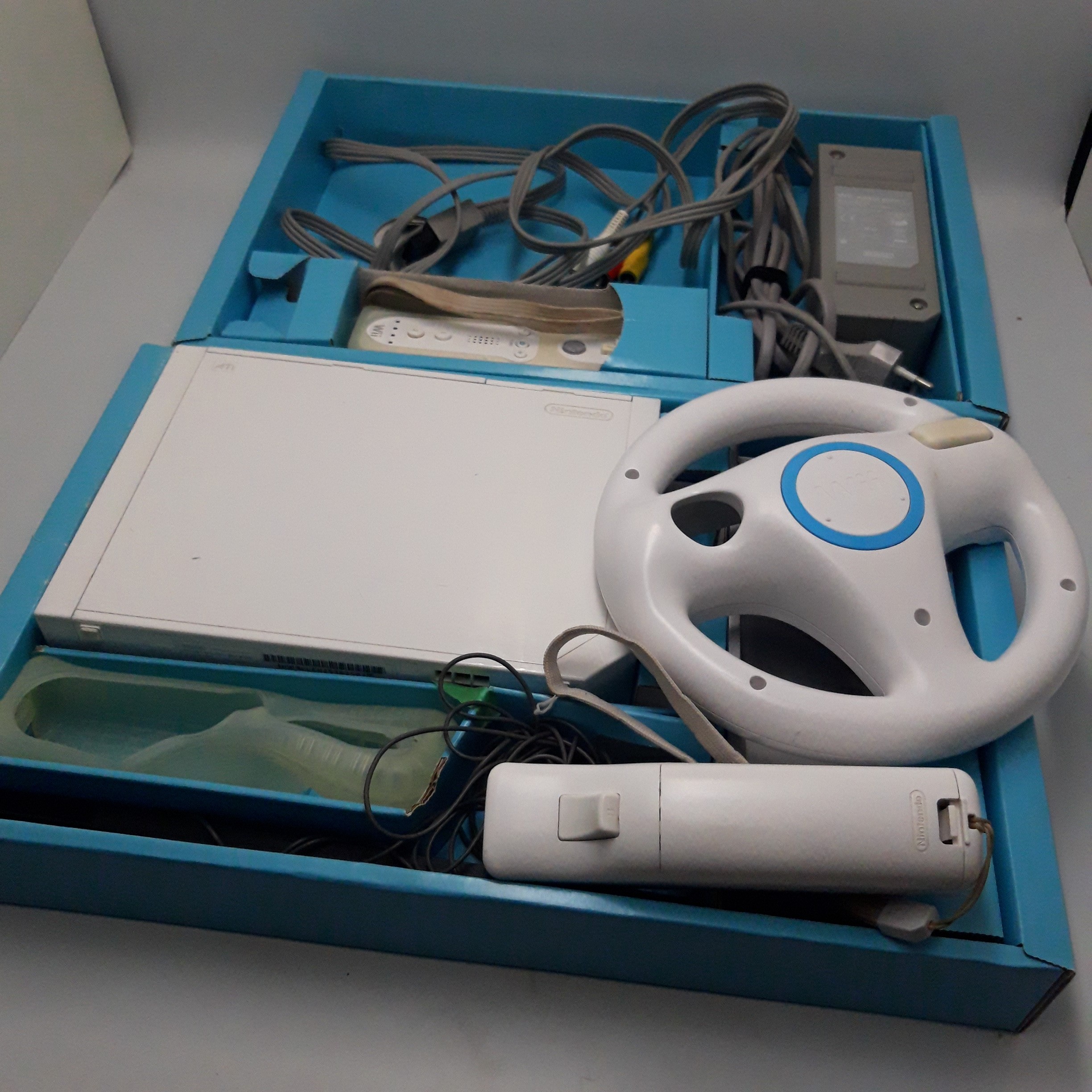 Voir photo 6 de Console 'Nintendo Wii' Blanche Console 'Nintendo Wii' Blanche Bon état reconditionné photo 6