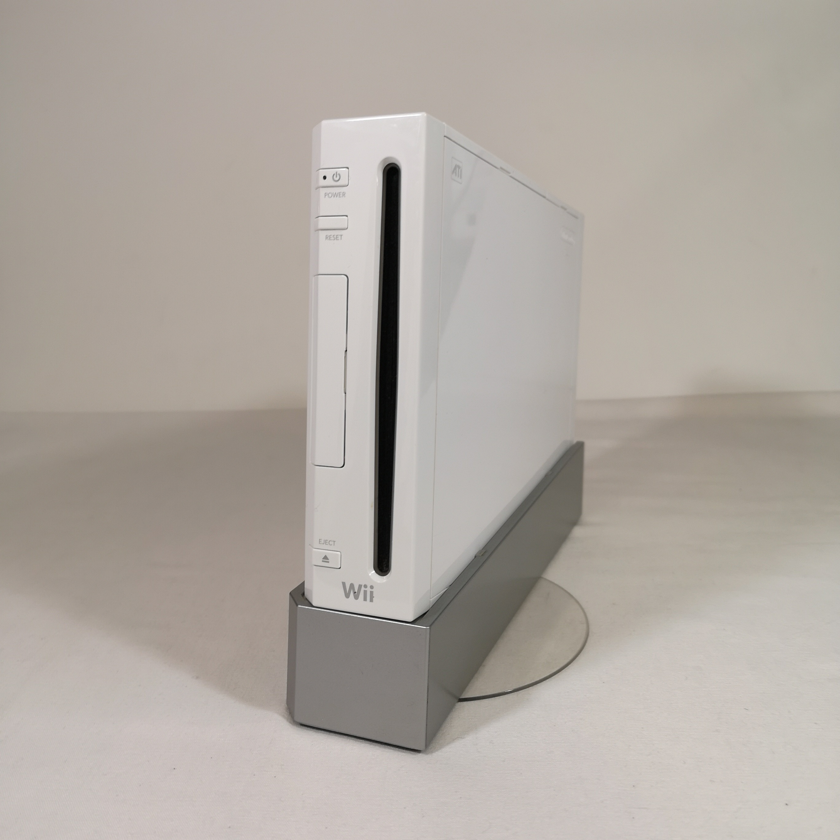 Voir photo 3 de Console Nintendo Wii PAL complète en boîte avec Wii Sport Console Nintendo Wii PAL complète en boîte avec Wii Sport Très bon état reconditionné photo 3