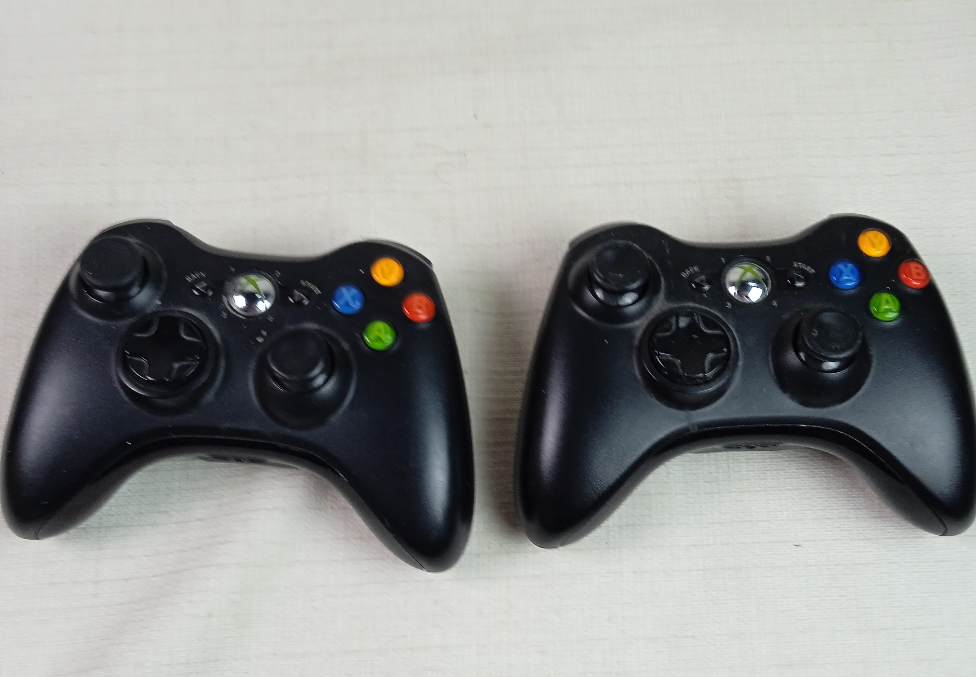 Voir photo 3 de Console Xbox 360 120 Go + disque dur externe 60 Go + 2 manettes + kinect + 15 jeux Console Xbox 360 120 Go + disque dur externe 60 Go + 2 manettes + kinect + 15 jeux Bon état reconditionné photo 3