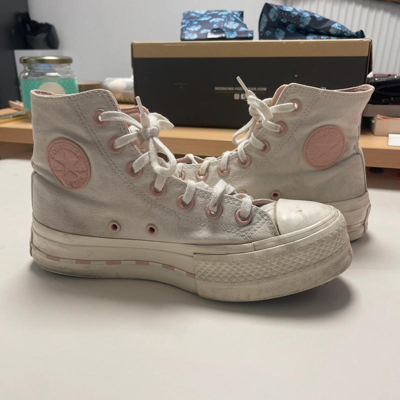 Voir photo 2 de Converse Chuck Taylor montantes blanches et roses femme pointure 36 vintage Converse Chuck Taylor montantes blanches et roses femme pointure 36 vintage Bon état reconditionné photo 2