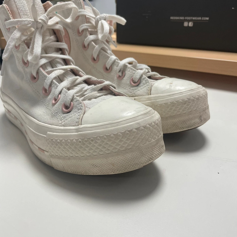 Voir photo 3 de Converse Chuck Taylor montantes blanches et roses femme pointure 36 vintage Converse Chuck Taylor montantes blanches et roses femme pointure 36 vintage Bon état reconditionné photo 3