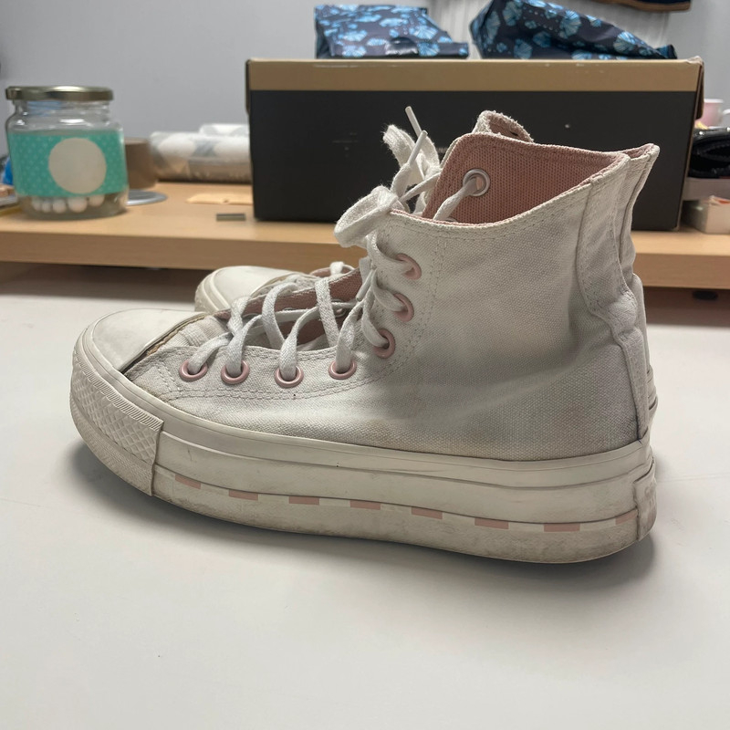 Voir photo 4 de Converse Chuck Taylor montantes blanches et roses femme pointure 36 vintage Converse Chuck Taylor montantes blanches et roses femme pointure 36 vintage Bon état reconditionné photo 4