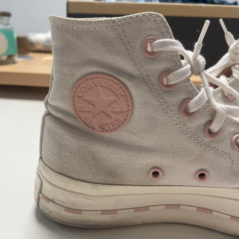 Voir photo 5 de Converse Chuck Taylor montantes blanches et roses femme pointure 36 vintage Converse Chuck Taylor montantes blanches et roses femme pointure 36 vintage Bon état reconditionné photo 5