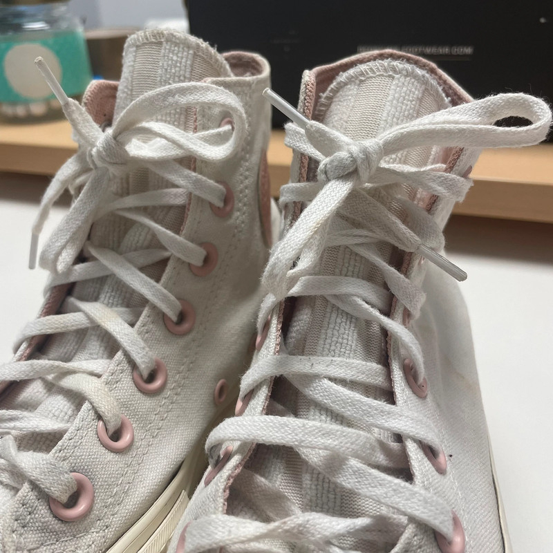 Voir photo 7 de Converse Chuck Taylor montantes blanches et roses femme pointure 36 vintage Converse Chuck Taylor montantes blanches et roses femme pointure 36 vintage Bon état reconditionné photo 7