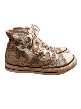 Converse de seconde main de la marque Requins - 10,00 € Converse de seconde main de la marque Requins N/A reconditionné disponible sur Claquettes Market