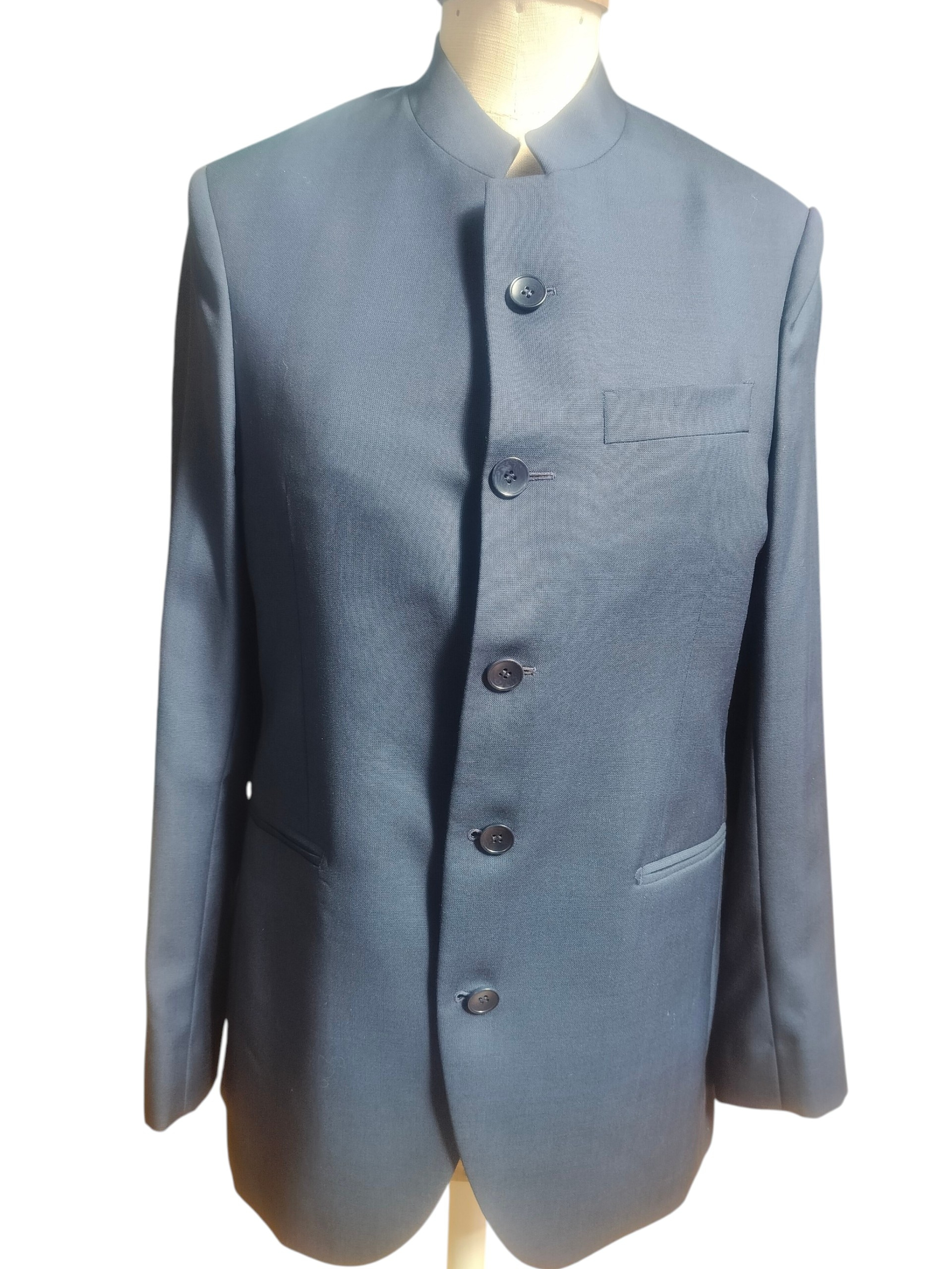 Coqlico costume neuf sans étiquette taille 44 Parfait état - 250,00 € Coqlico costume neuf sans étiquette taille 44 Parfait état reconditionné disponible sur Label Emmaüs