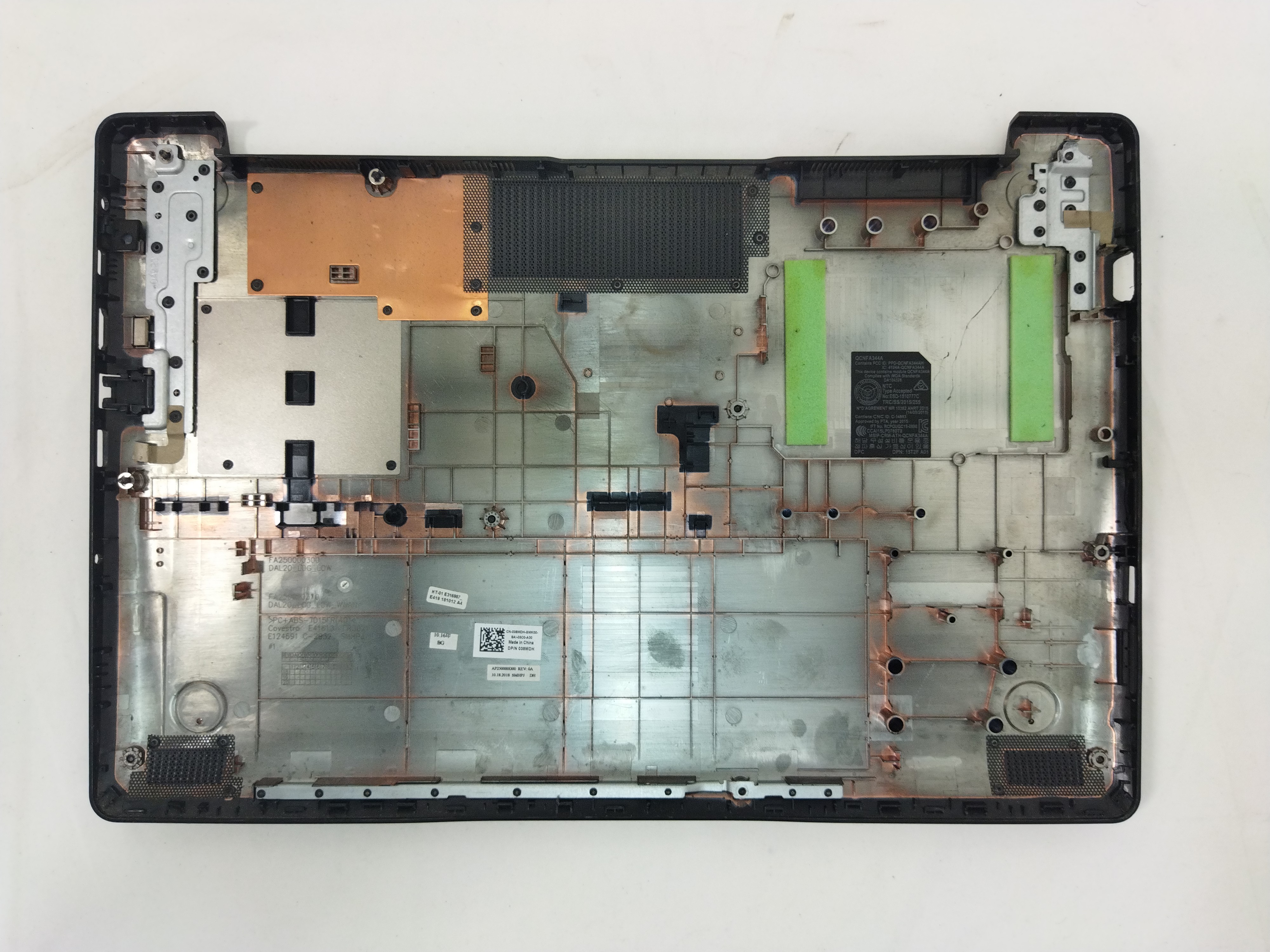 Voir photo 3 de Coque arrière Dell Latitude 3590 Coque arrière Dell Latitude 3590 très bon état reconditionné photo 3