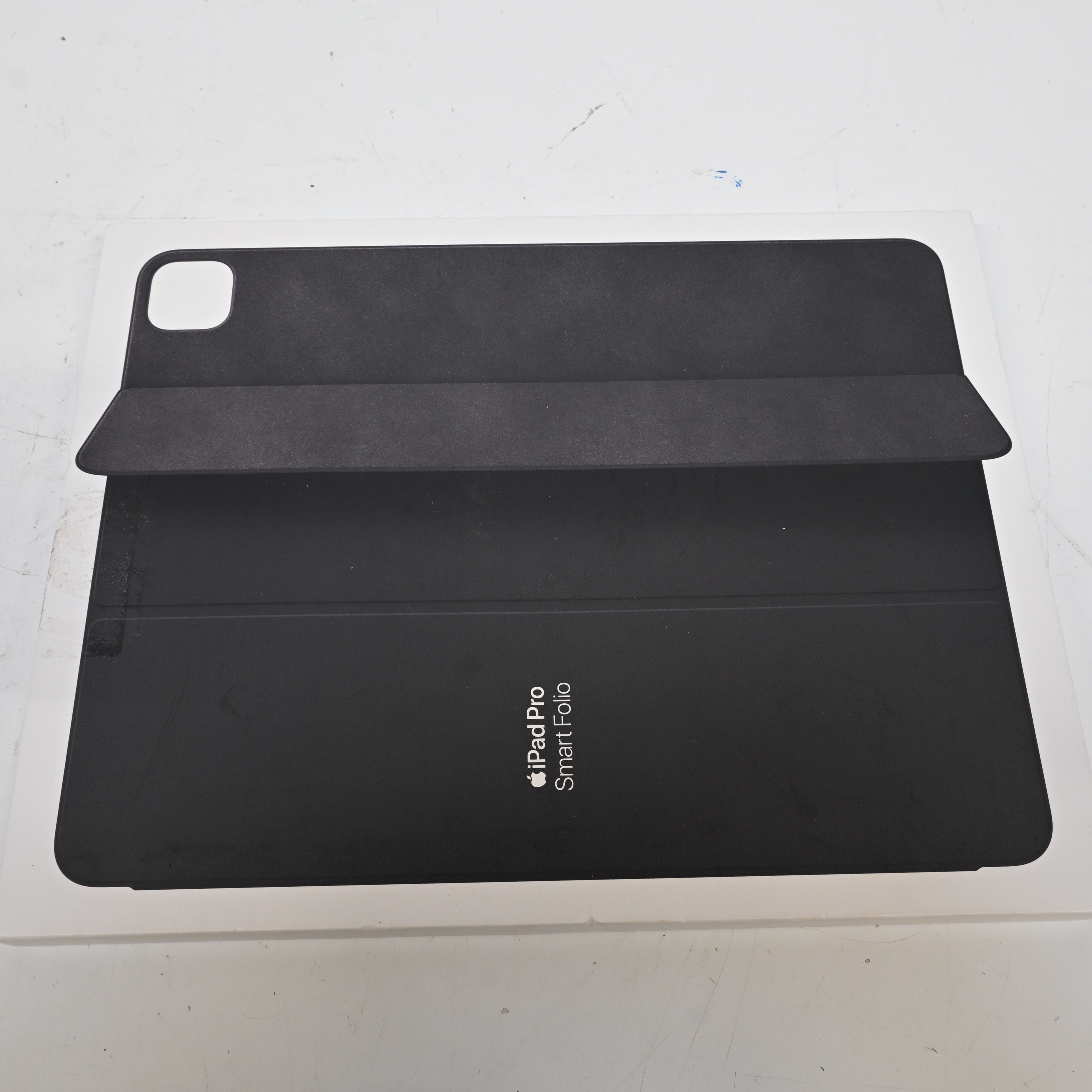 Voir photo 2 de Coque Ipad Pro Smart Folio | Dero Coque Ipad Pro Smart Folio Très bon état reconditionné photo 2 | Dero