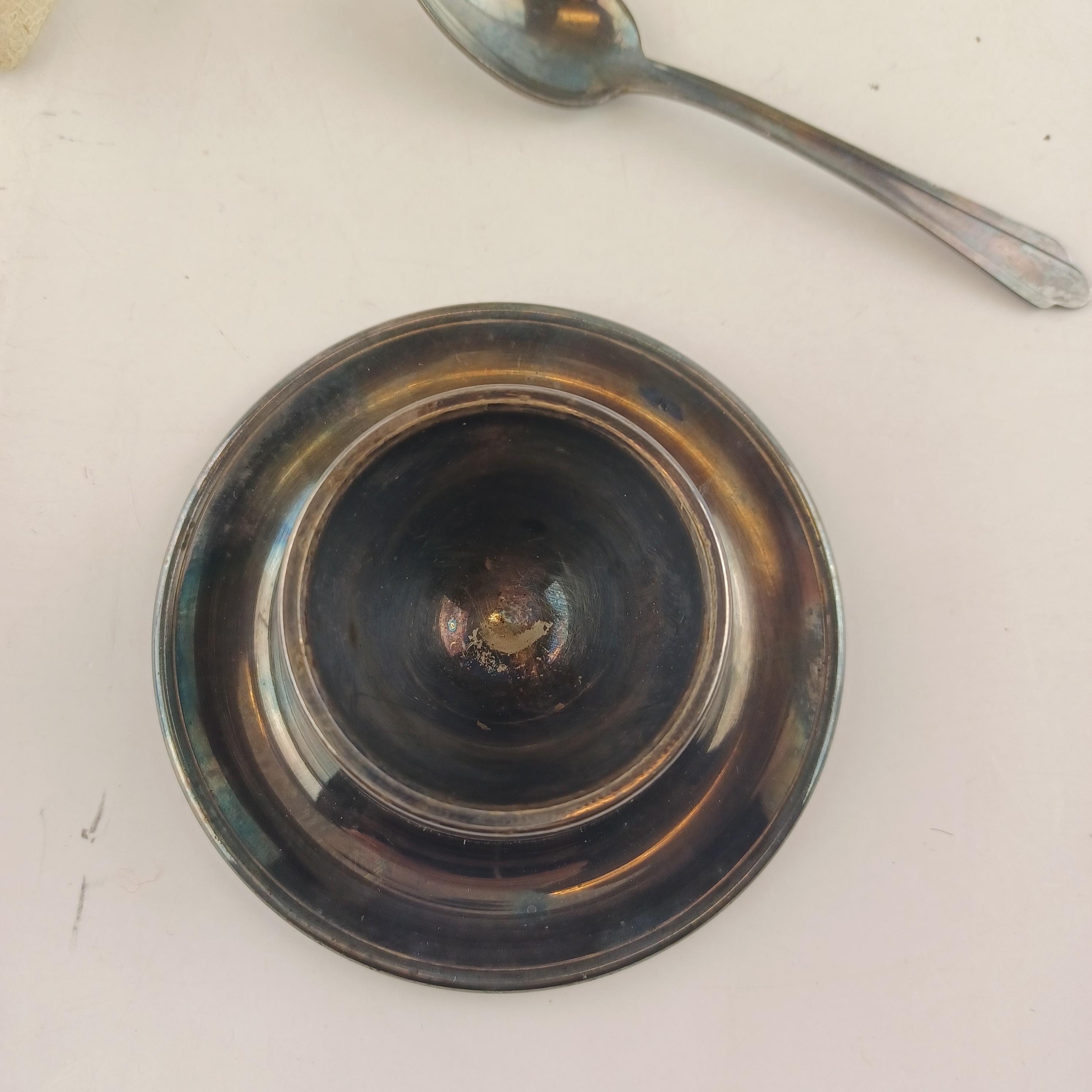 Voir photo 6 de Coquetier de métal argenté avec sa cuillère dans leur boite d'origine V. Duval à Petit Quevilly Coquetier de métal argenté avec sa cuillère dans leur boite d'origine V. Duval à Petit Quevilly reconditionné photo 6