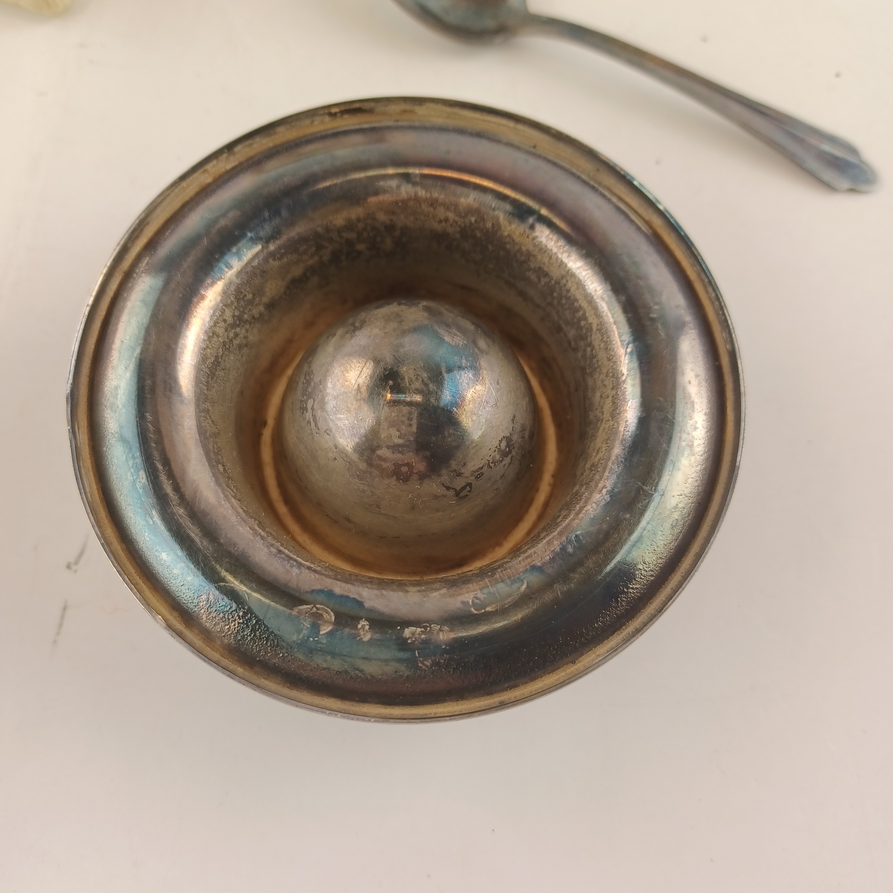 Voir photo 7 de Coquetier de métal argenté avec sa cuillère dans leur boite d'origine V. Duval à Petit Quevilly Coquetier de métal argenté avec sa cuillère dans leur boite d'origine V. Duval à Petit Quevilly reconditionné photo 7