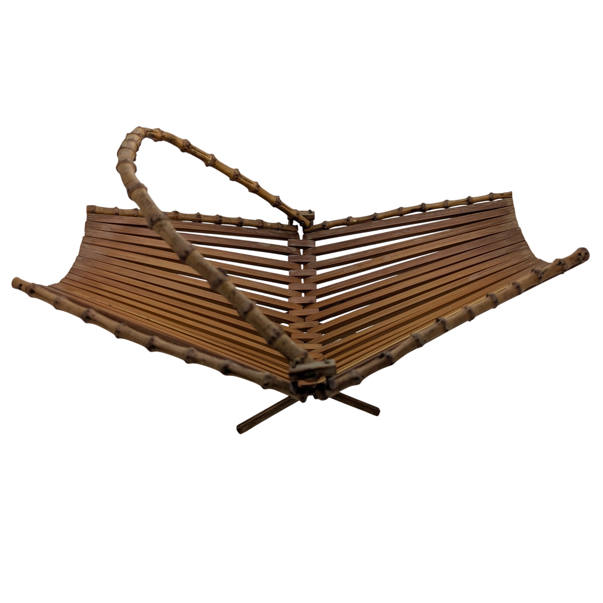 Corbeille à fruit pliable avec poignée vintage 60's design en bambou et bois Très bon état - 30,00 € Corbeille à fruit pliable avec poignée vintage 60's design en bambou et bois Très bon état reconditionné disponible sur Label Emmaüs