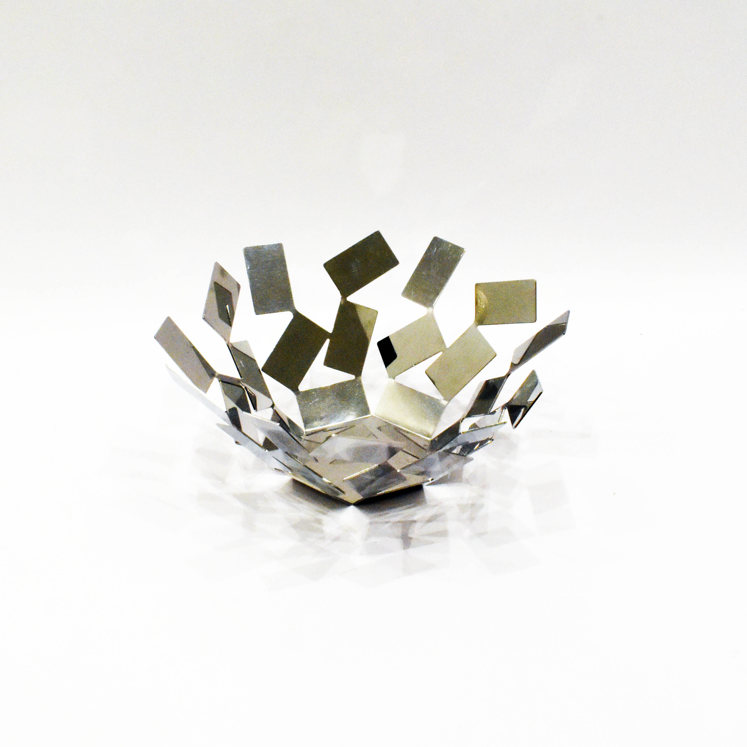 Voir photo 10 de Corbeille à Fruits -- Alessi™ Mario Trimarchi (2009) - Inox 10/18 Poli Miroir Corbeille à Fruits -- Alessi™ Mario Trimarchi (2009) - Inox 10/18 Poli Miroir Bon état reconditionné photo 10