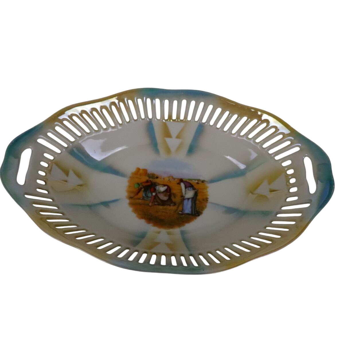Acheter Corbeille ancienne en porcelaine ajourée - Les glaneuses Parfait état - 11,00 € Corbeille ancienne en porcelaine ajourée - Les glaneuses Parfait état reconditionné disponible sur Label Emmaüs