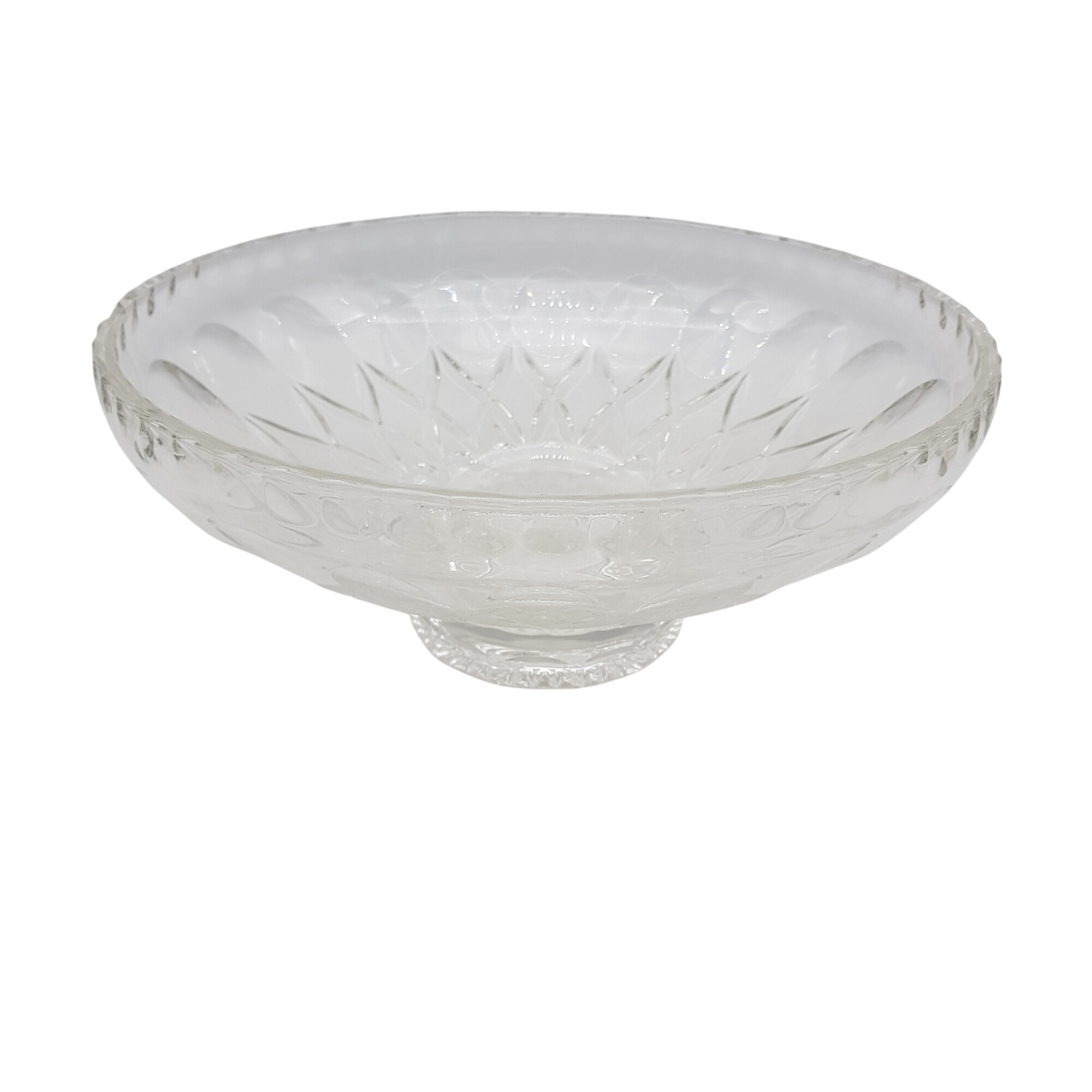 Coupe à fruits en verre ciselé État correct - 12,00 € Coupe à fruits en verre ciselé État correct reconditionné disponible sur Label Emmaüs
