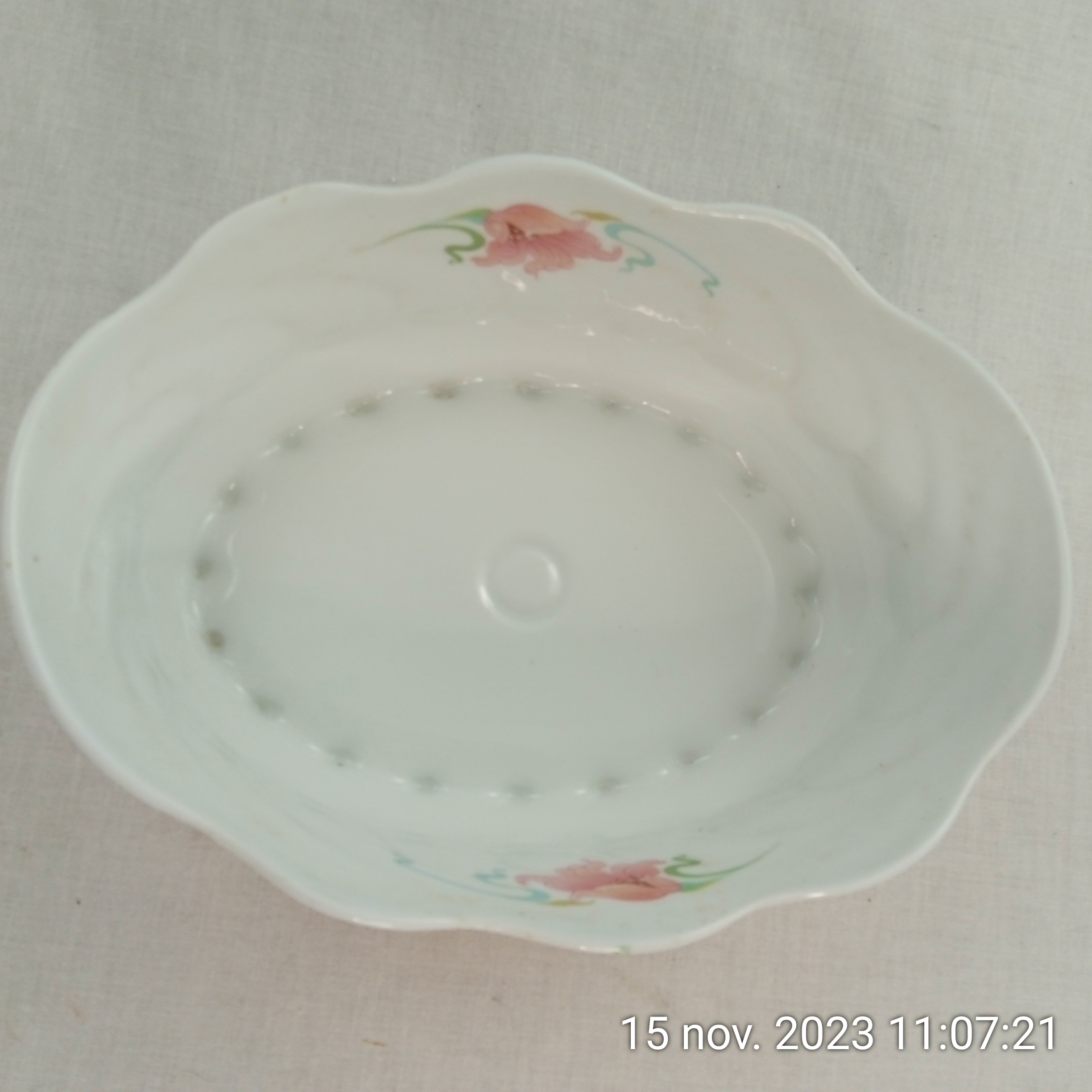 Voir photo 2 de Coupe corbeille en porcelaine Florence Limoges Coupe corbeille en porcelaine Florence Limoges Très bon état reconditionné photo 2