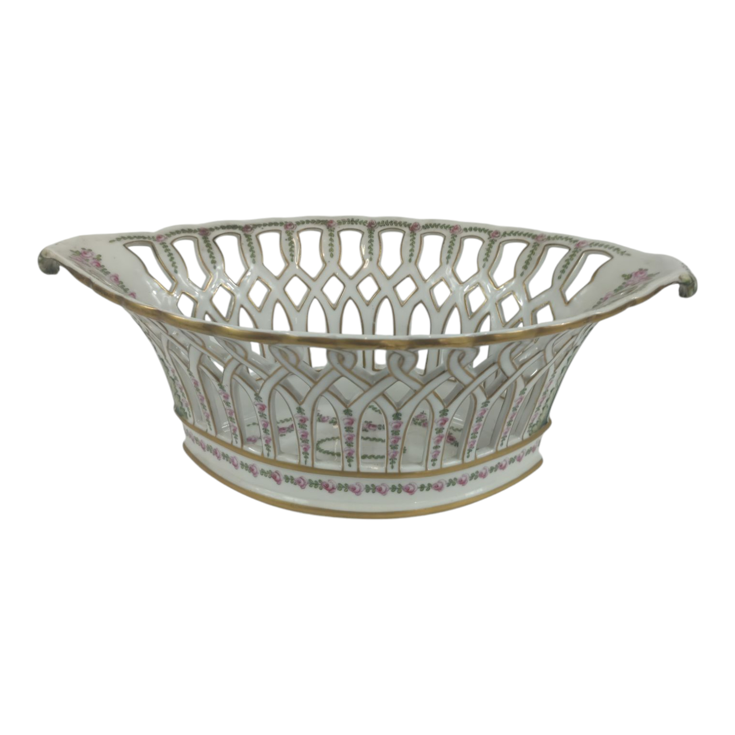 Coupe en porcelaine ajourée "Rovina Epinal" Bon état - 29,00 € Coupe en porcelaine ajourée "Rovina Epinal" Bon état reconditionné disponible sur Label Emmaüs