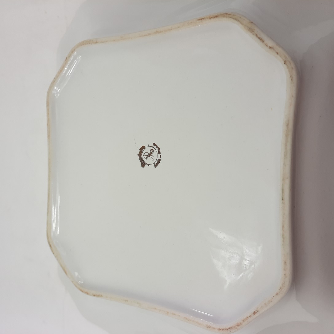 Voir photo 4 de Coupe en porcelaine raffinée, estampillée "R" à couleurs chaudes Coupe en porcelaine raffinée, estampillée "R" à couleurs chaudes reconditionné photo 4