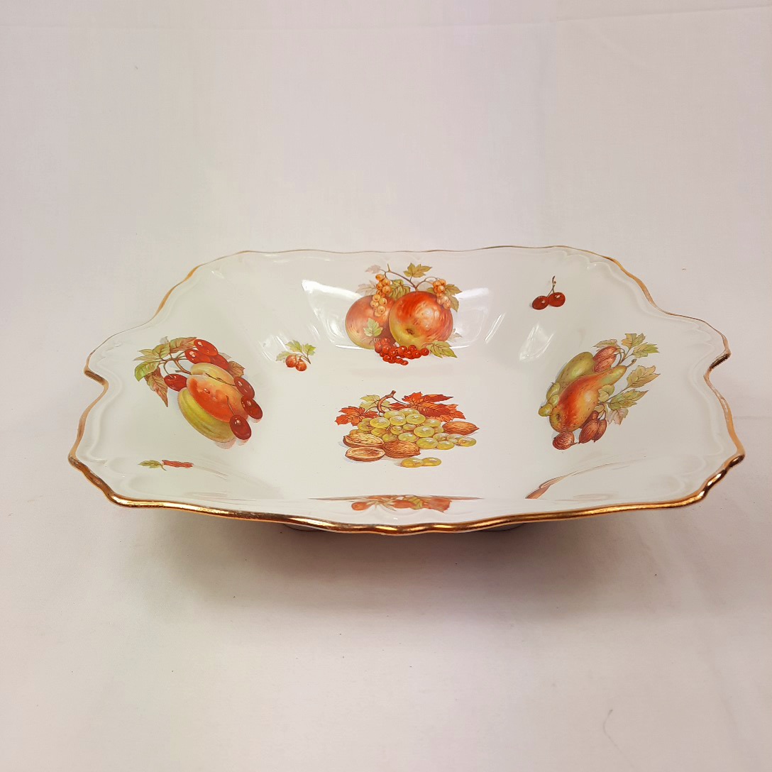 Coupe en porcelaine raffinée, estampillée "R" à couleurs chaudes - 45,00 € Coupe en porcelaine raffinée, estampillée "R" à couleurs chaudes reconditionné disponible sur Label Emmaüs