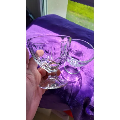 Coupes À Dessert Sur Pied Verre Taillé Transparent Lot De 2 Diamètre 10.2 Cm Hauteur 10.5 Cm 256 Grammes France Bon état reconditionné disponible sur Rakuten