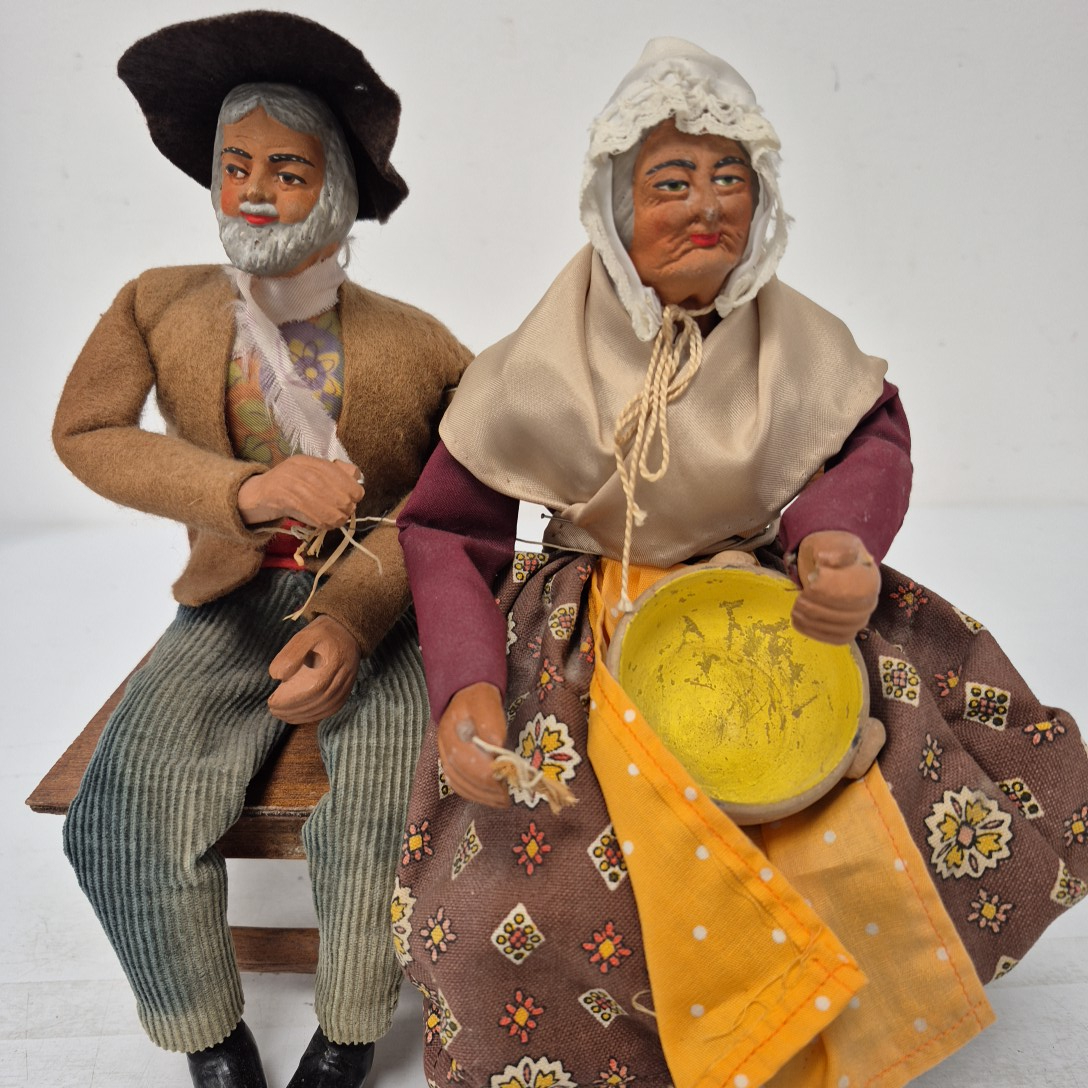 Voir photo 3 de Couple de santons sur un banc Couple de santons sur un banc Très bon état reconditionné photo 3