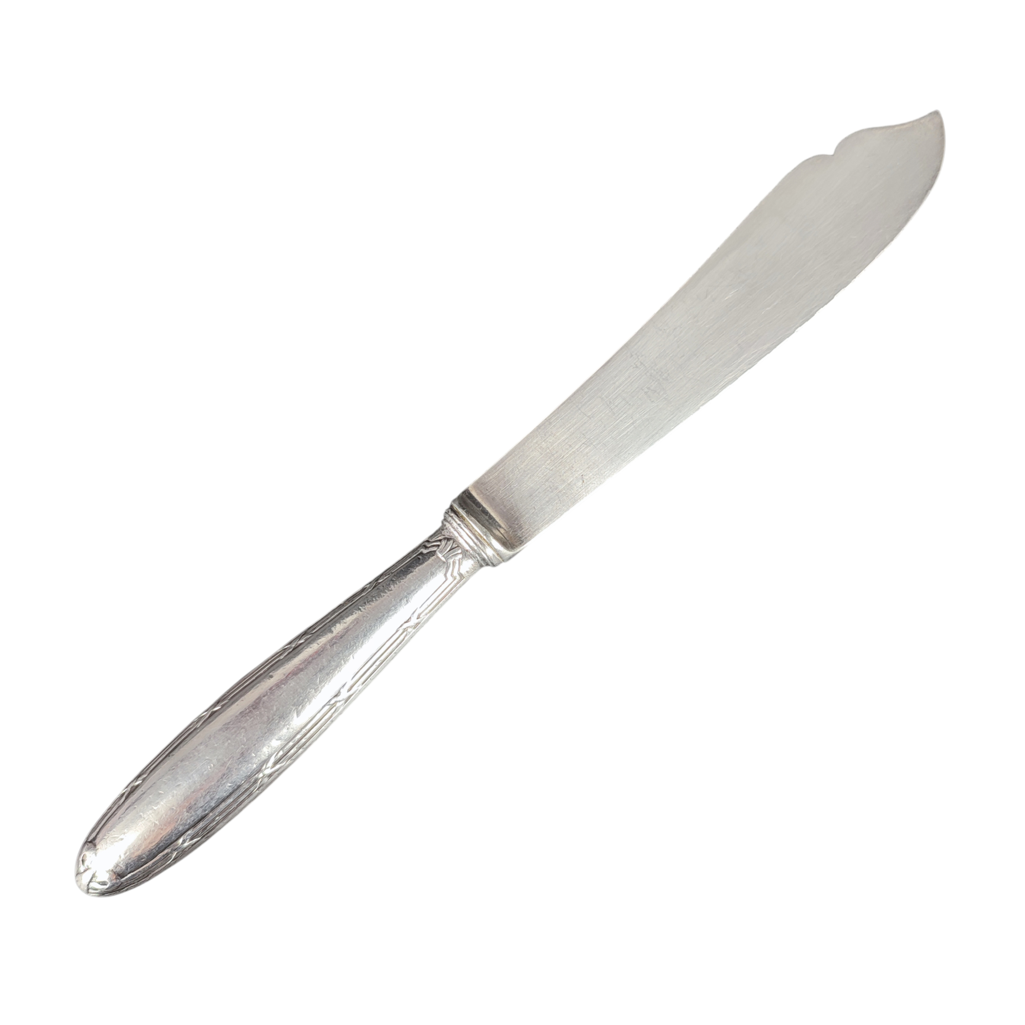 Acheter Couteau à tarte orfèvre CHRISTOFLE décor rubans croisés État correct - 14,50 € Couteau à tarte orfèvre CHRISTOFLE décor rubans croisés État correct reconditionné disponible sur Label Emmaüs