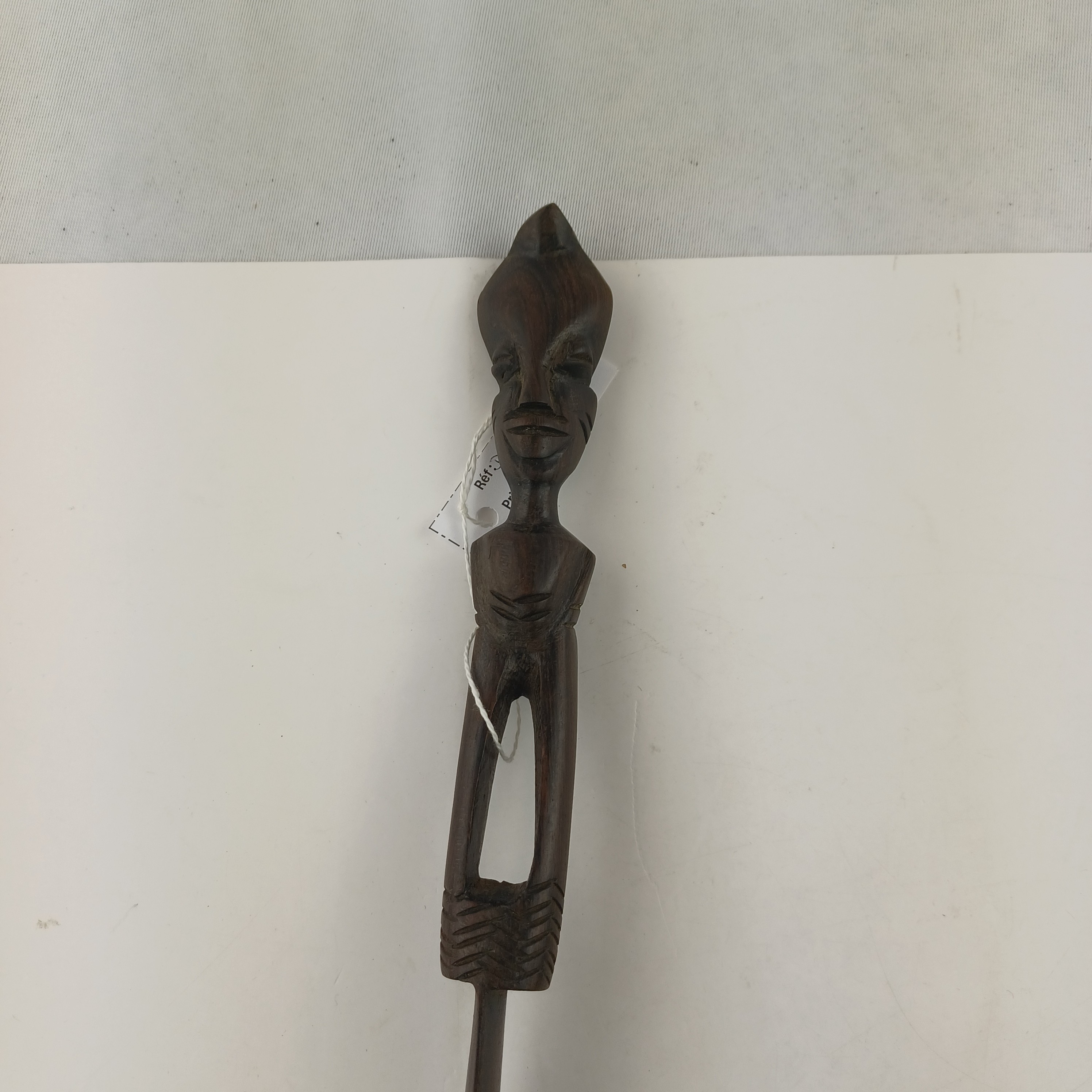 Voir photo 3 de Couteau rituel en bois sombre africain de 38cm Couteau rituel en bois sombre africain de 38cm Très bon état reconditionné photo 3