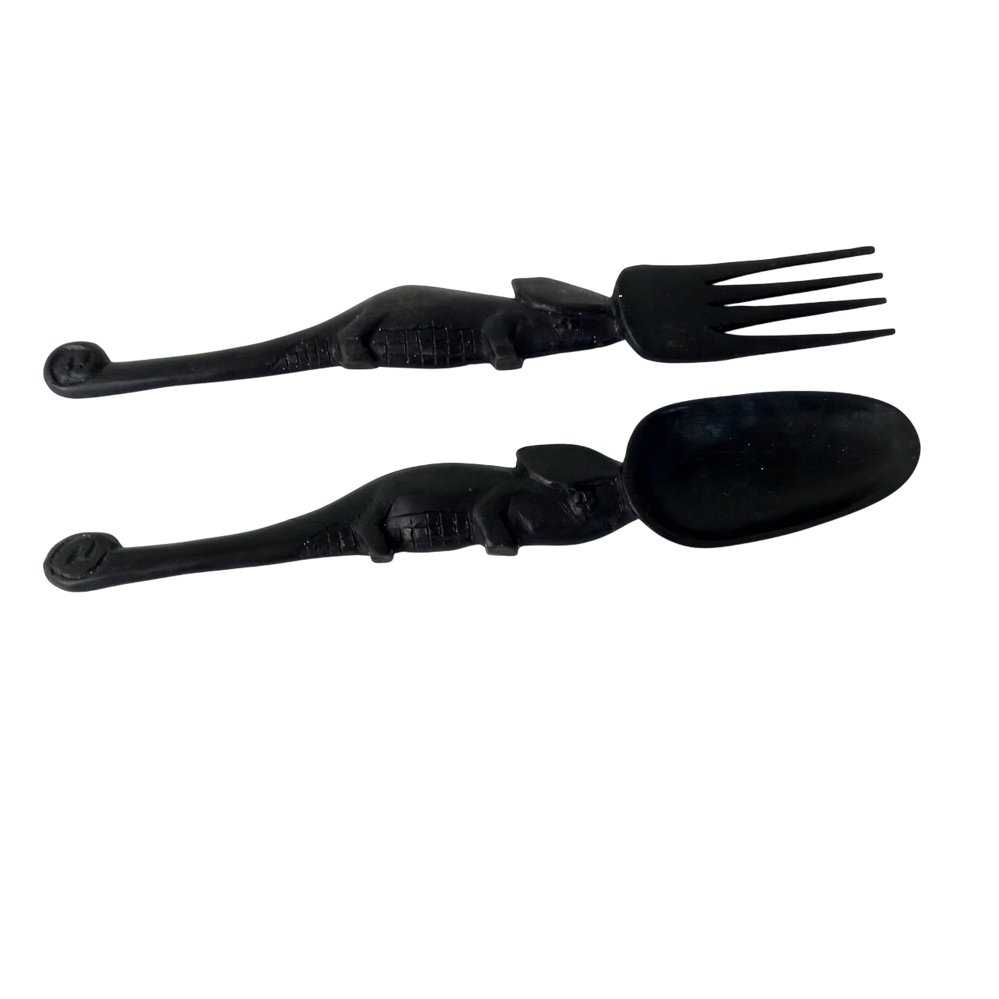 Couverts à salade en bois noir, motif caméléon Bon état - 12,00 € Couverts à salade en bois noir, motif caméléon Bon état reconditionné disponible sur Label Emmaüs