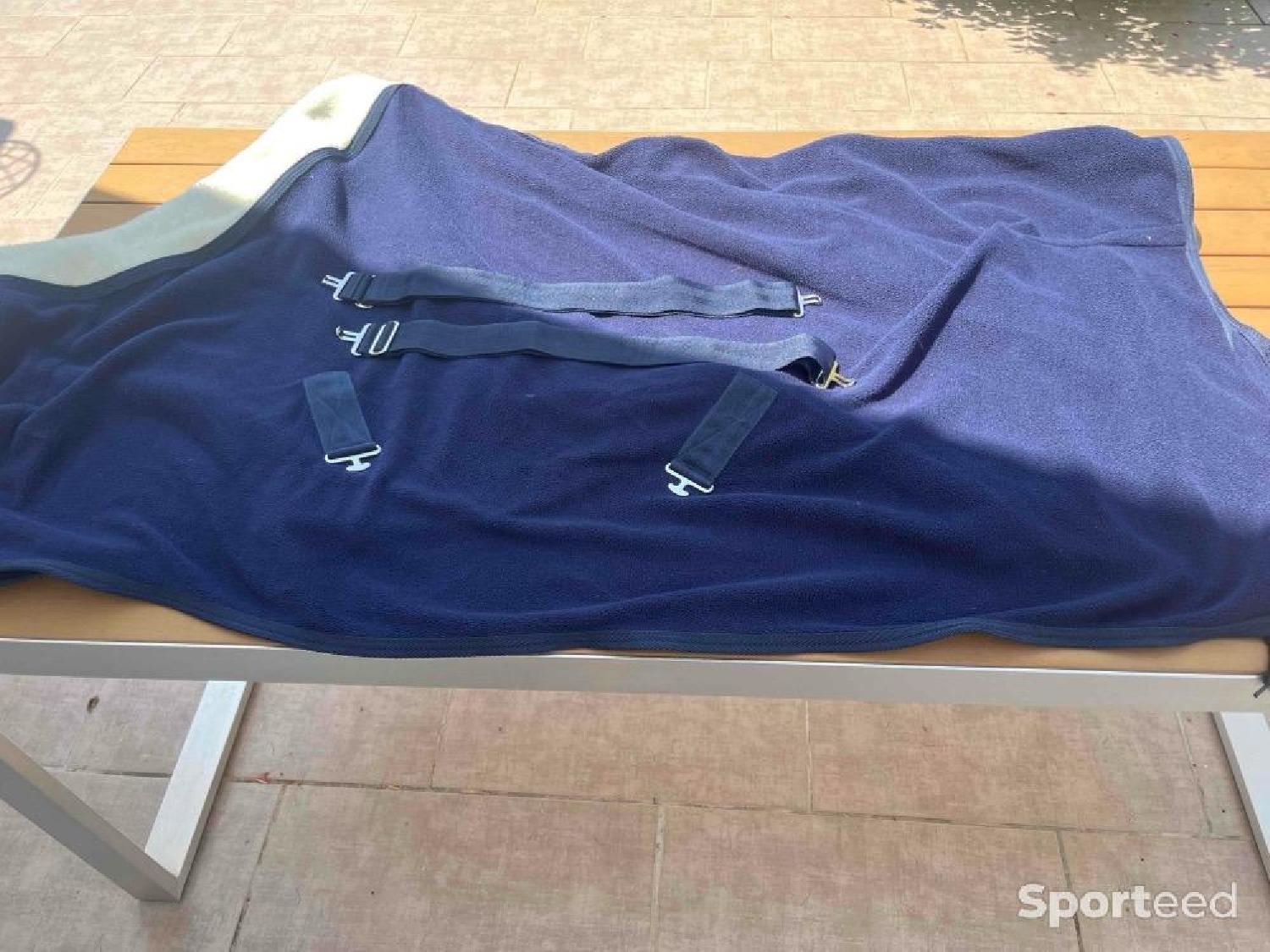 Couverture polaire poney  Très bon état reconditionné disponible sur Sporteed