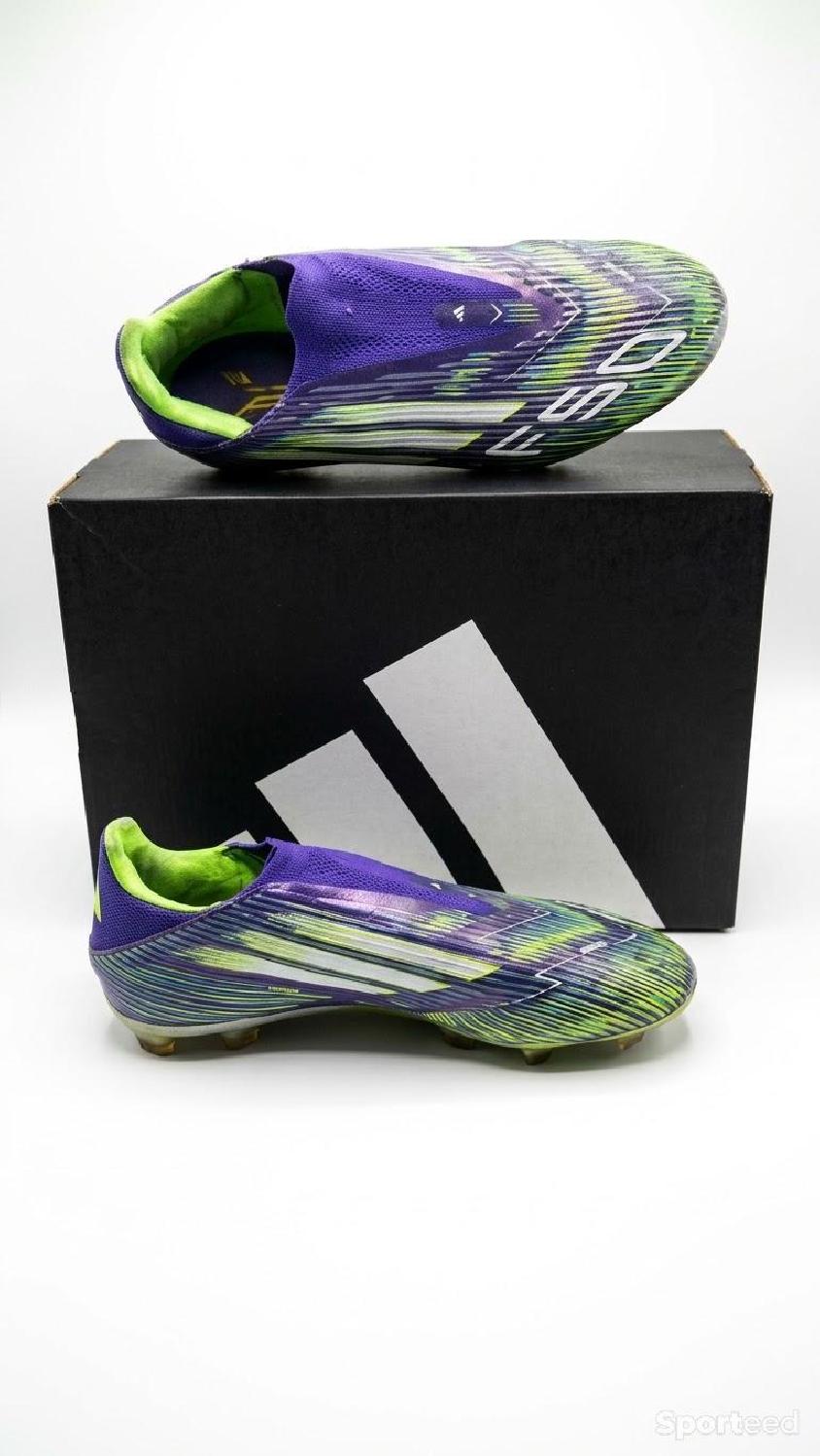 Crampons de Football Adidas F50 (Coloris Violet / Jaune Fluo / Blanc) Très bon état Adidas reconditionné disponible sur Sporteed | Dero
