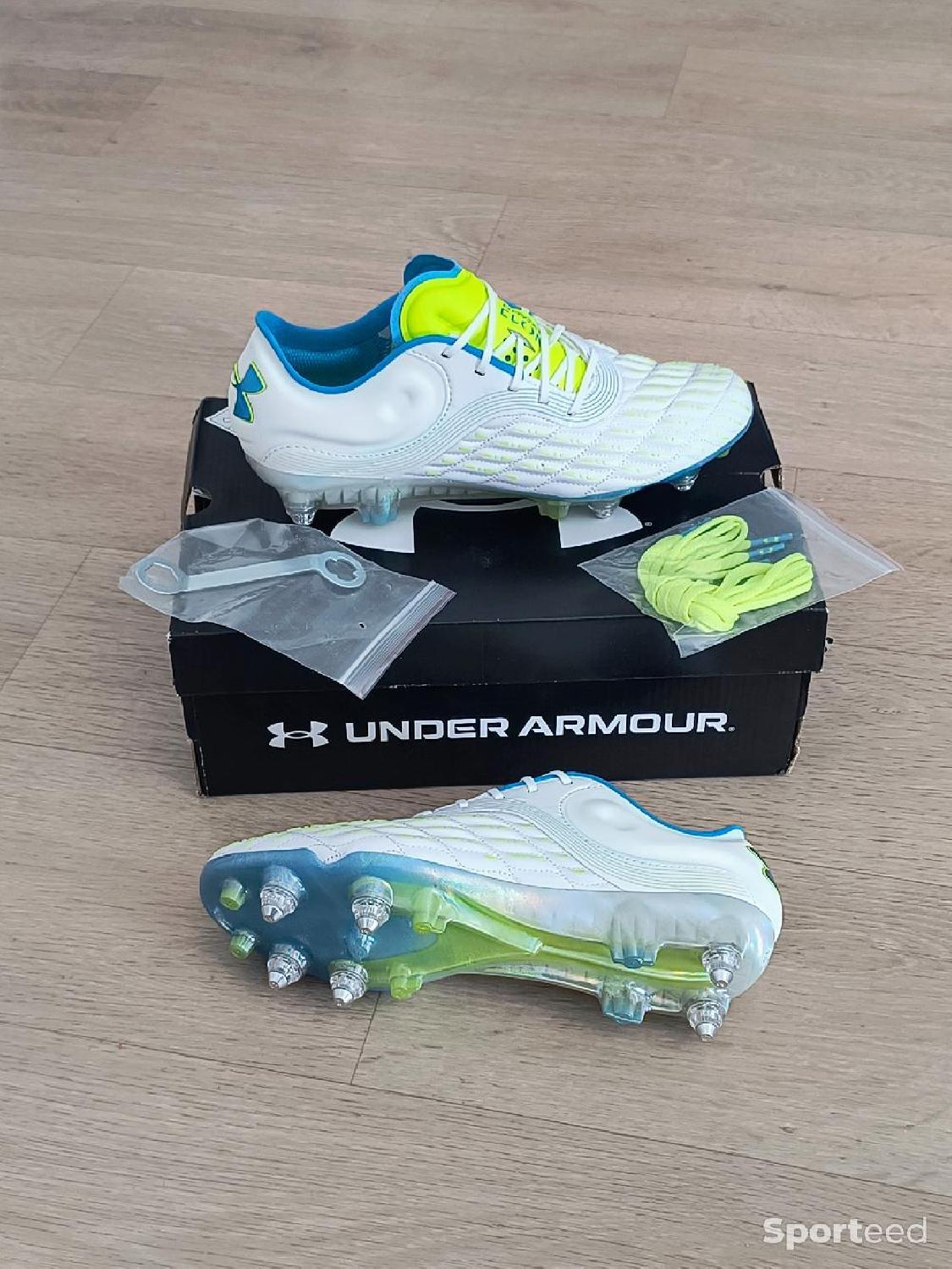 Crampons de football vissés Under armour magnetico Elite 3 FG taille 38.5 neuves Comme neuf (c'est déjà la condition standard) - 68,00 € Crampons de football vissés Under armour magnetico Elite 3 FG taille 38.5 neuves Comme neuf (c'est déjà la condition standard) Under Armour reconditionné disponible sur Sporteed
