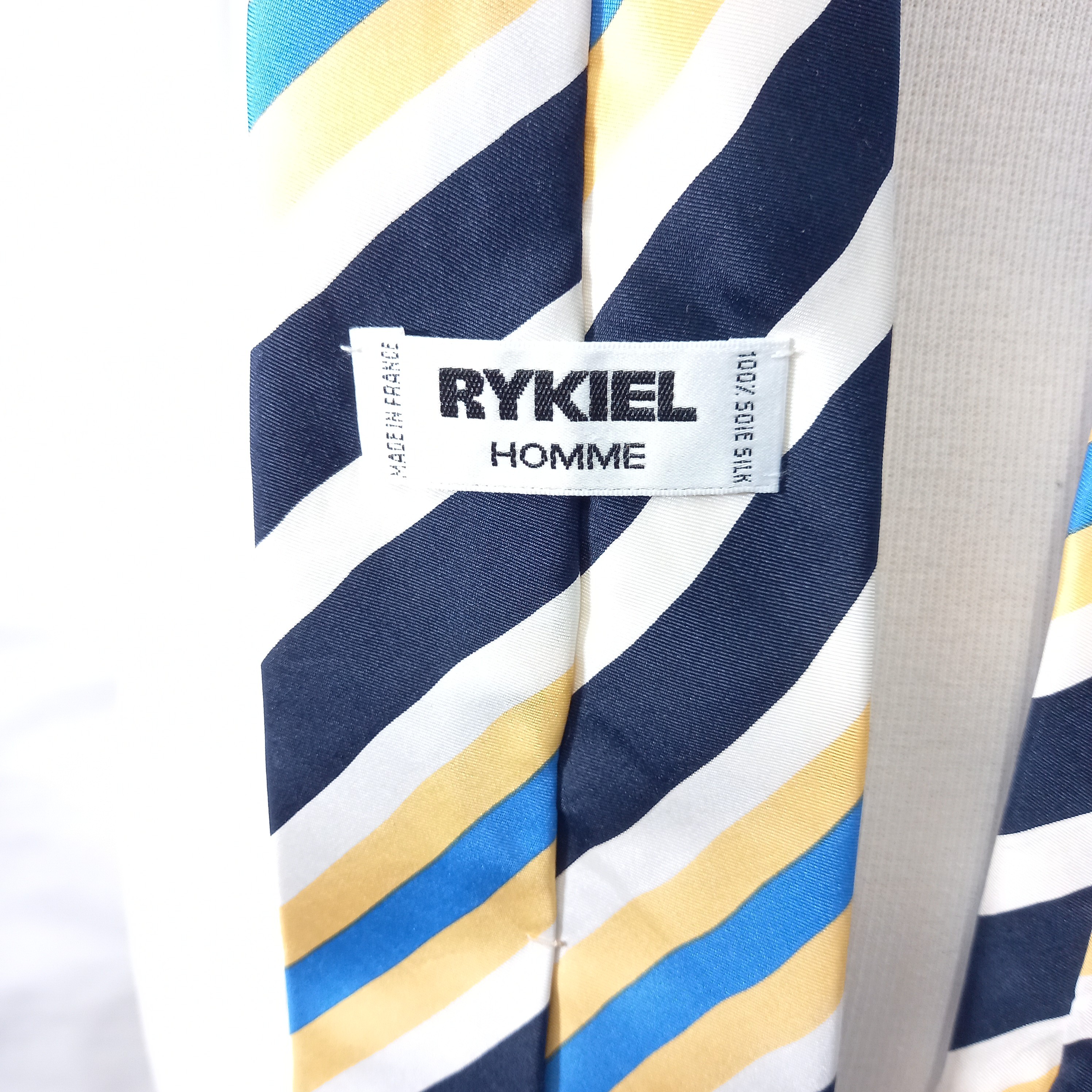 Voir photo 2 de Cravate 100% soie, de marque Sonia Rykiel Cravate 100% soie, de marque Sonia Rykiel Très bon état reconditionné photo 2