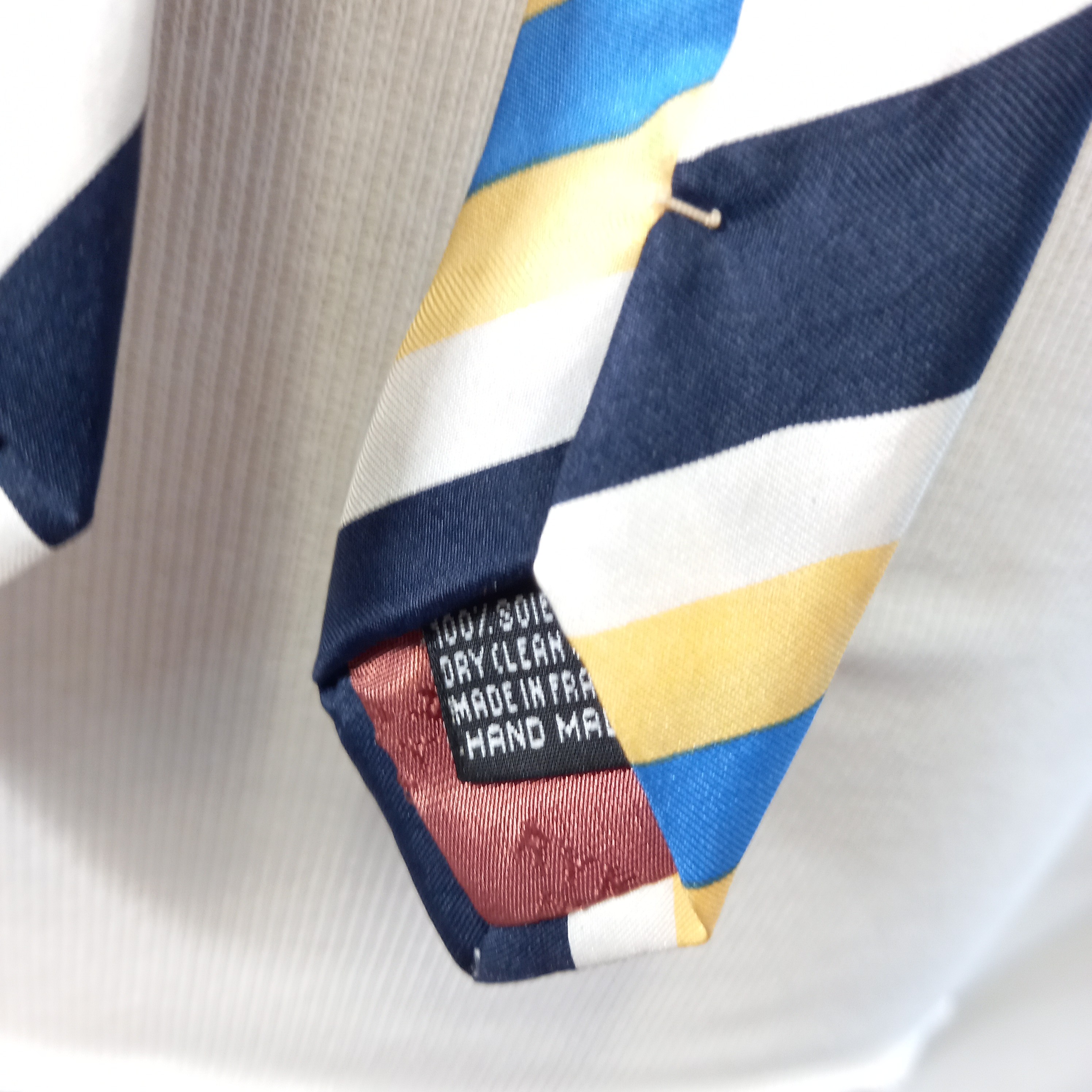 Voir photo 3 de Cravate 100% soie, de marque Sonia Rykiel Cravate 100% soie, de marque Sonia Rykiel Très bon état reconditionné photo 3